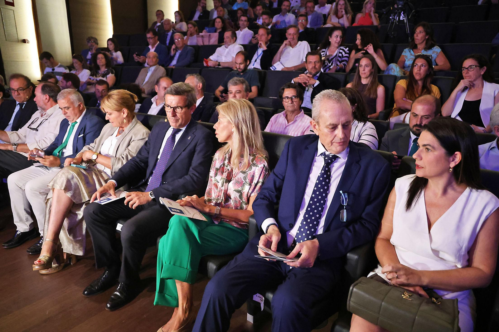 Imágenes de la presentación de la memoria anual de la Asociación de Industrias Químicas, Básicas y Energéticas de Huelva (Aiqbe)