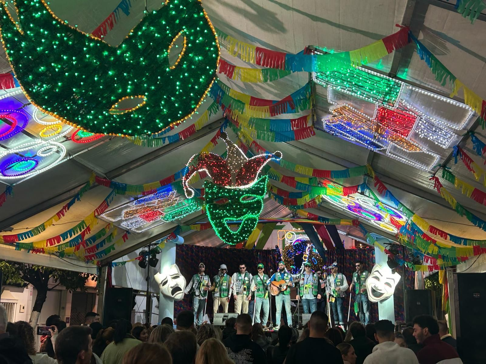 Carnaval de Puerto Serrano, una explosión de color