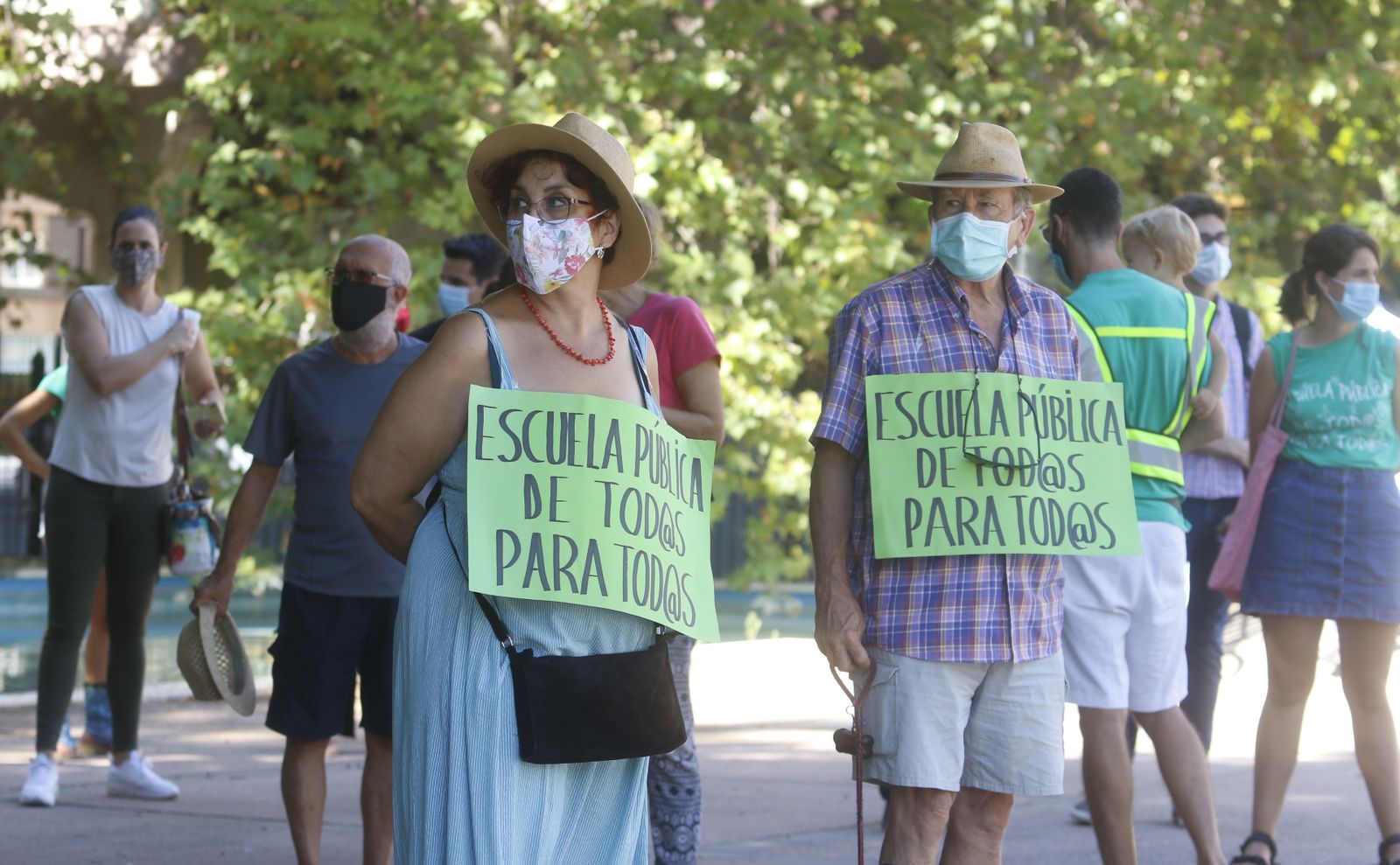 La caravana por una vuelta al cole segura en Córdoba, en fotos
