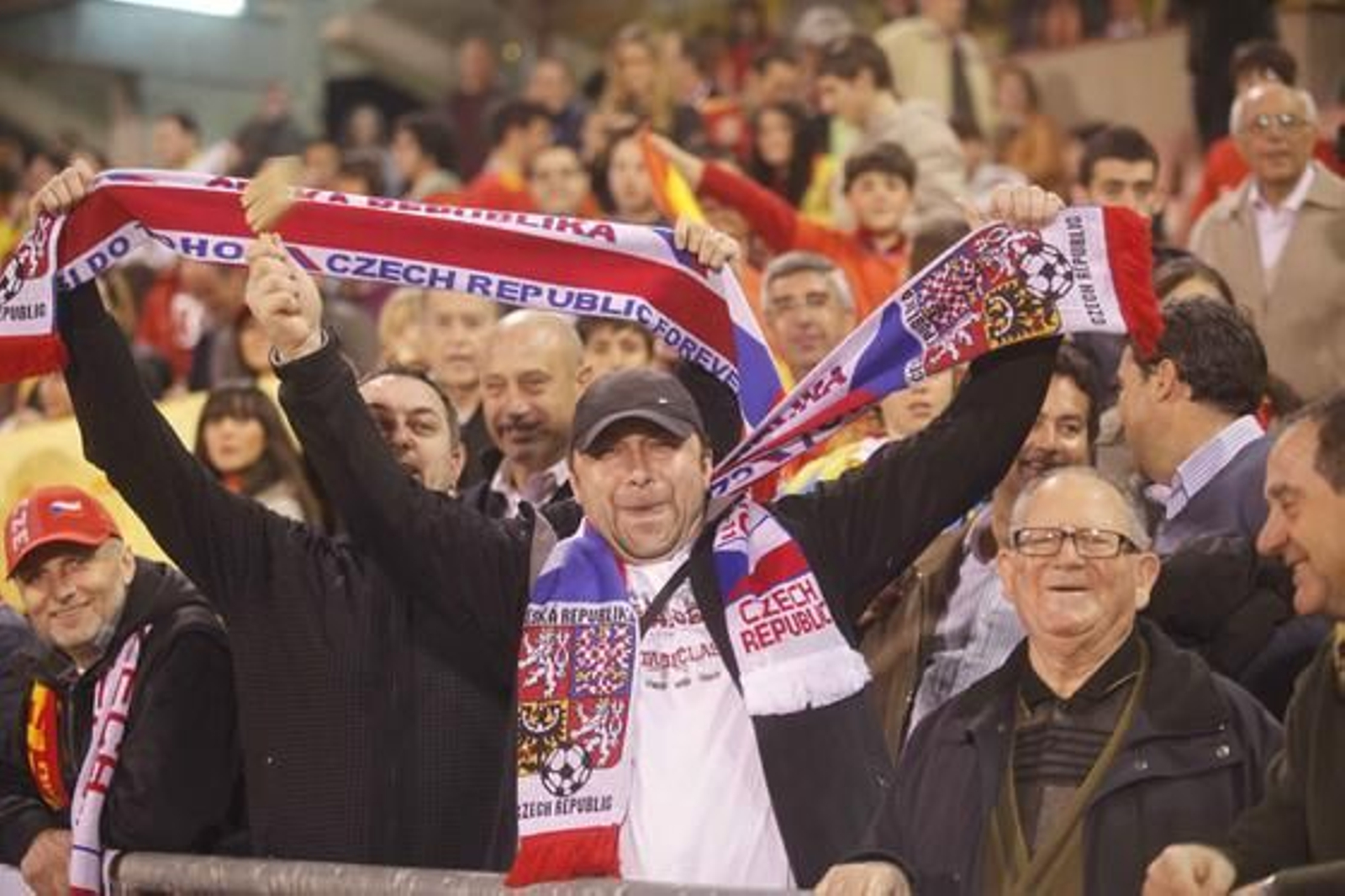 Los aficionados de la selección se volcaron con los jugadores en Granada.

Foto: Maria de la Cruz / Lucia Rivas