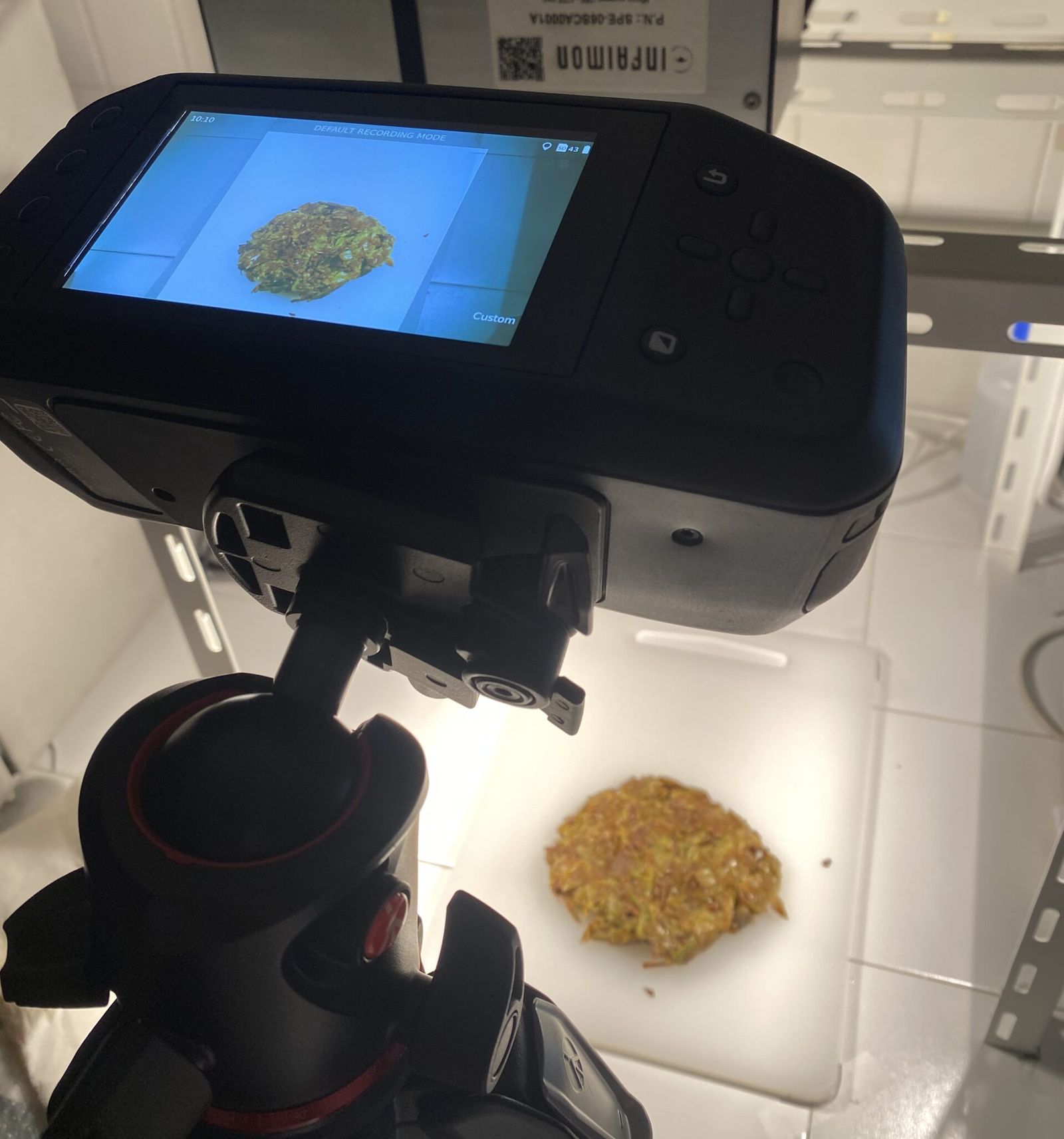 Cámara hiperespectral portátil empleada durante el estudio.