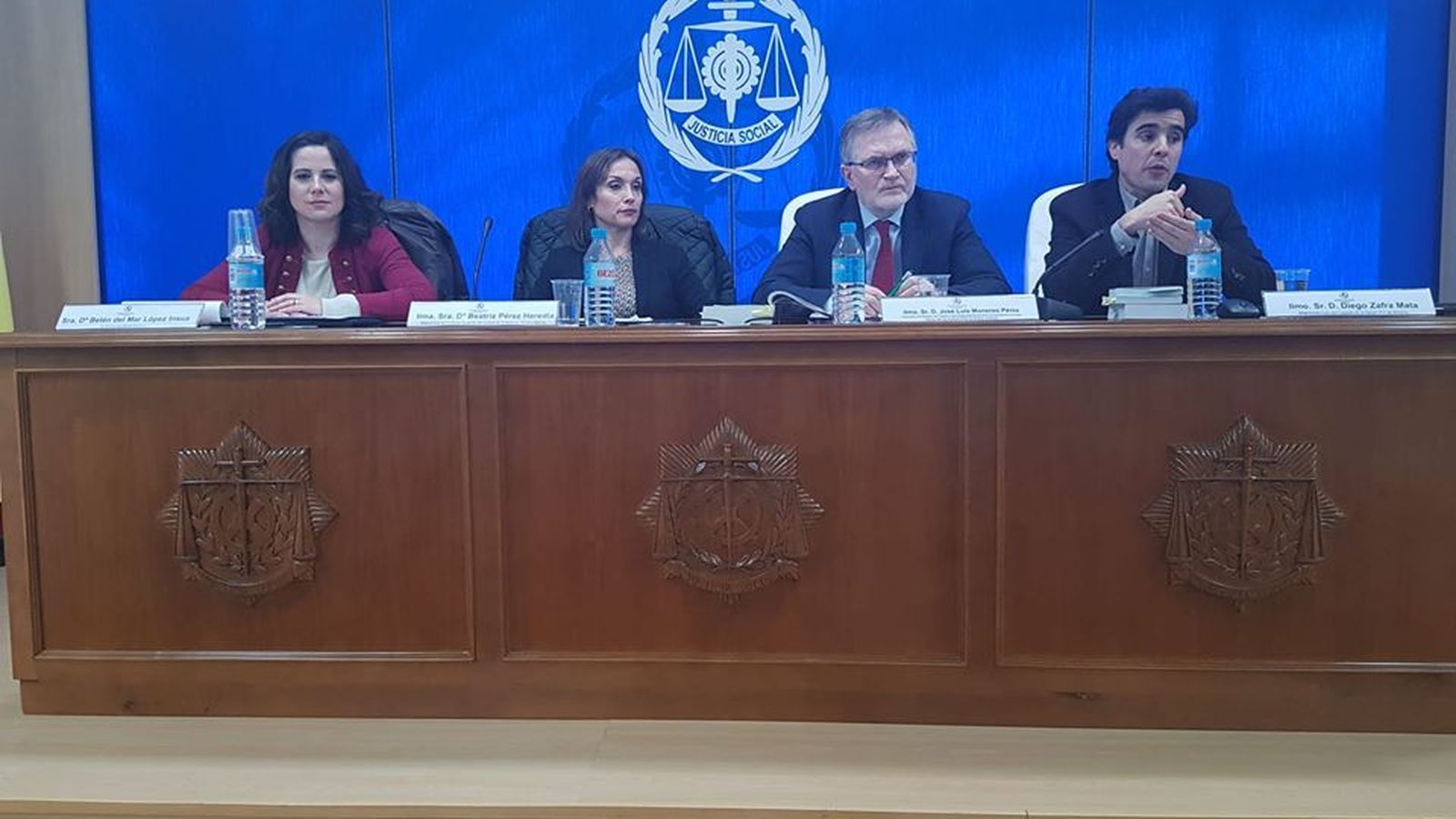 La autora del libro en un acto.