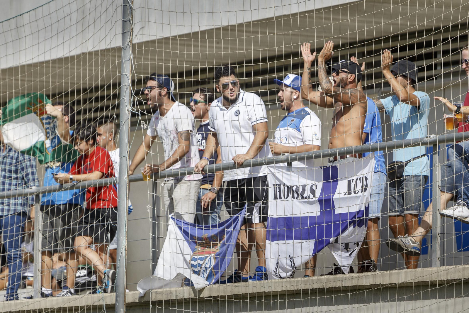 Aficionados del Xerez CD en El Rosal en la primera vuelta.