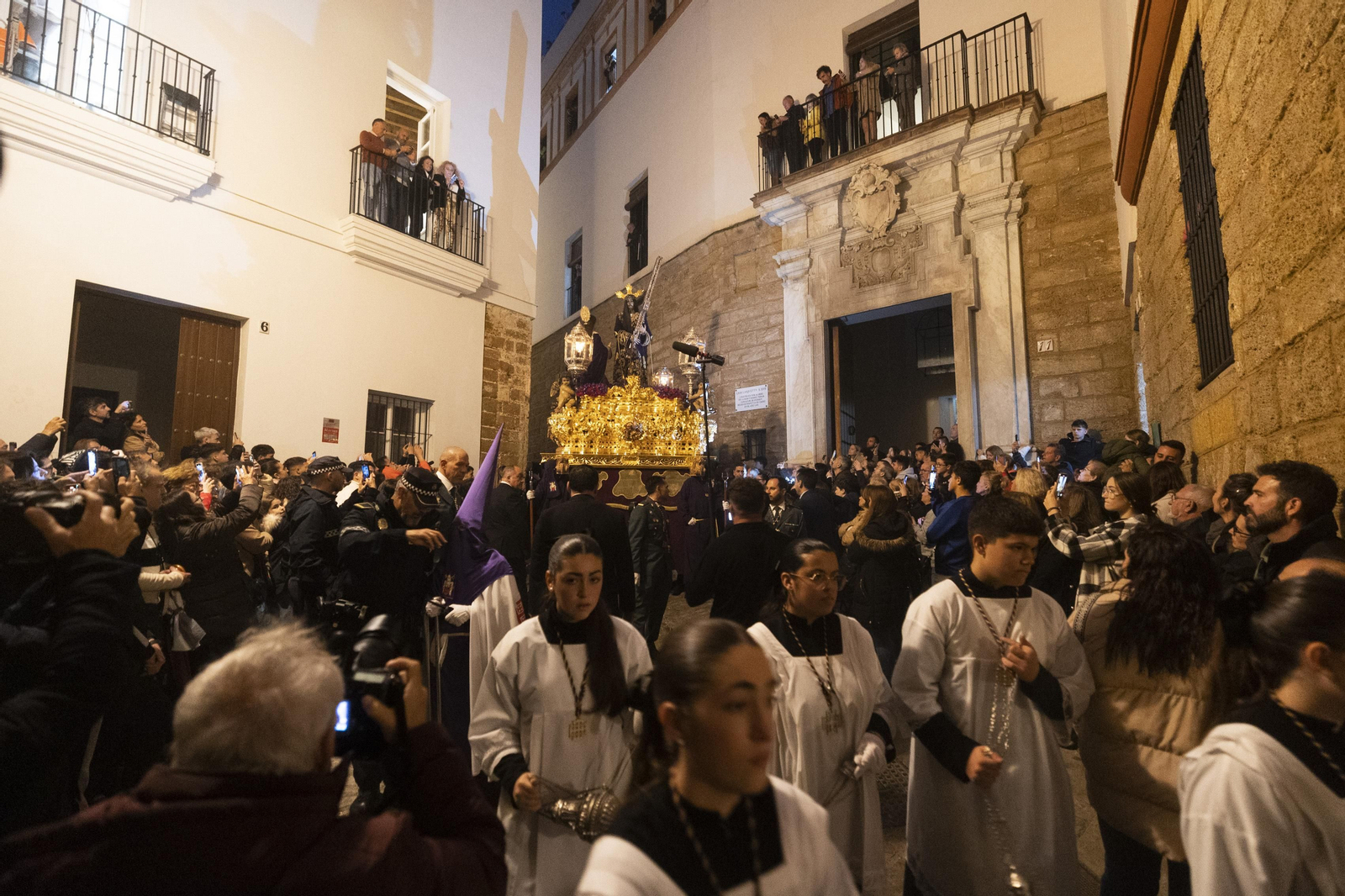 Las imágenes de la cofradía del Nazareno  este Jueves Santo en la Semana Santa de Cádiz de 2024