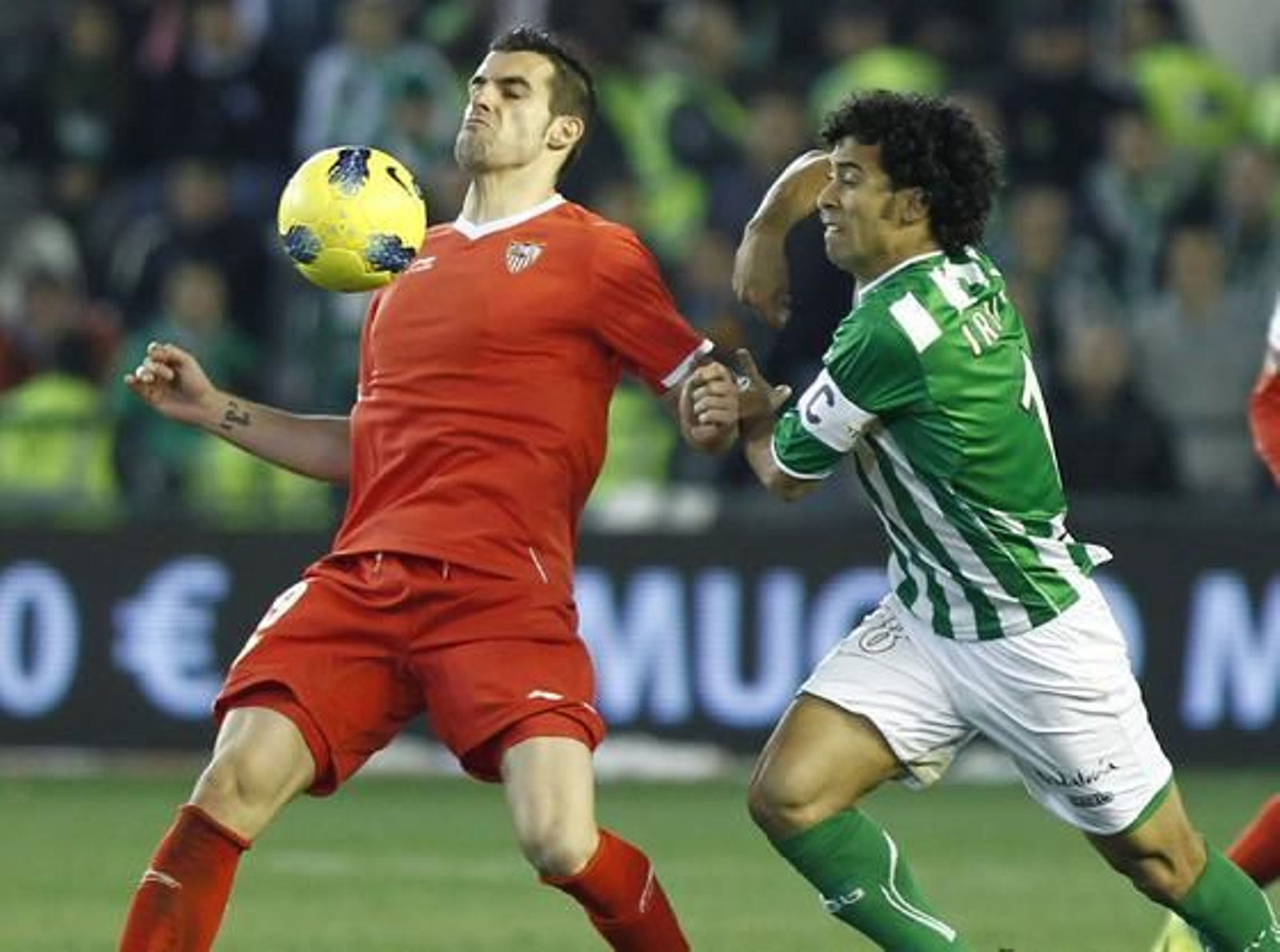 Betis y Sevilla empatan en el Benito Villamarín (1-1). / Antonio Pizarro