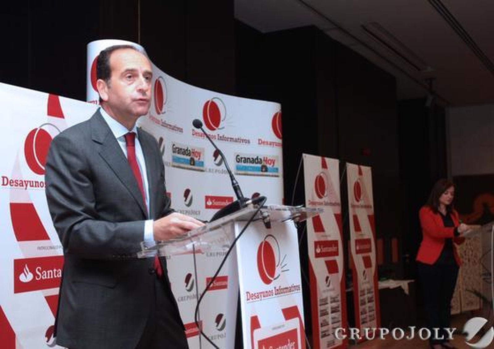 El delegado territorial del Grupo Santander en Andalucía, Alberto Delgado. Reportaje gráfico: María de la Cruz / Álex Cámara