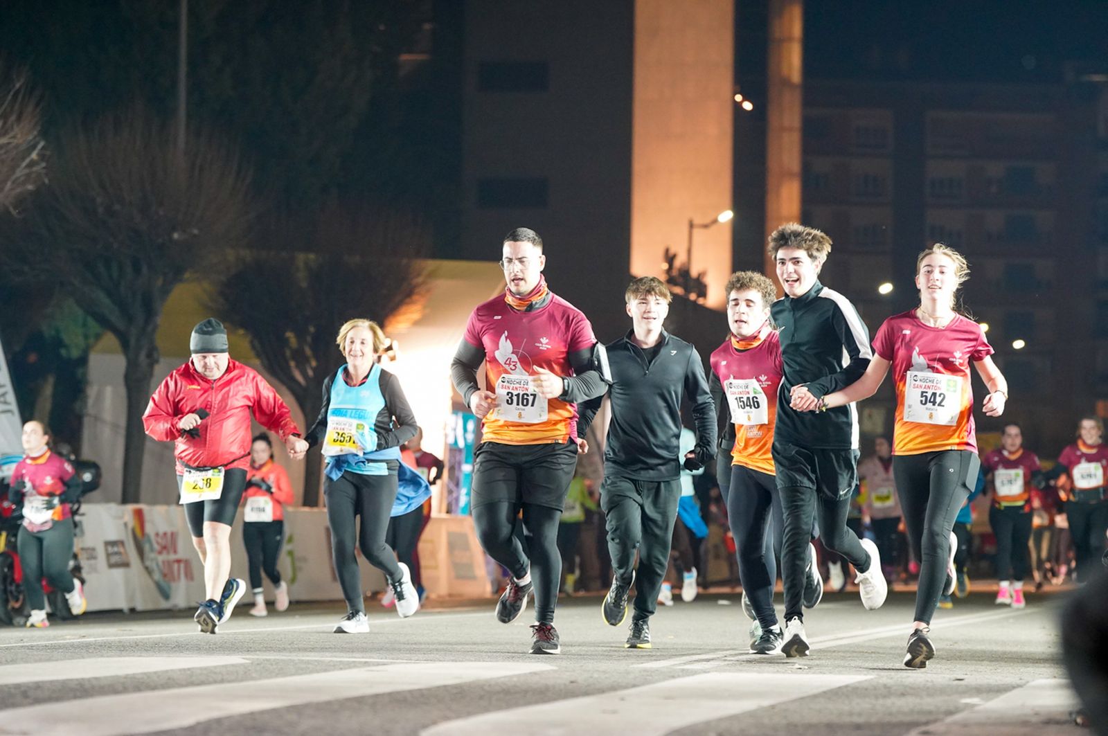 En imágenes: búscate en tu llegada a meta de la Carrera de San Antón 2026 (3)