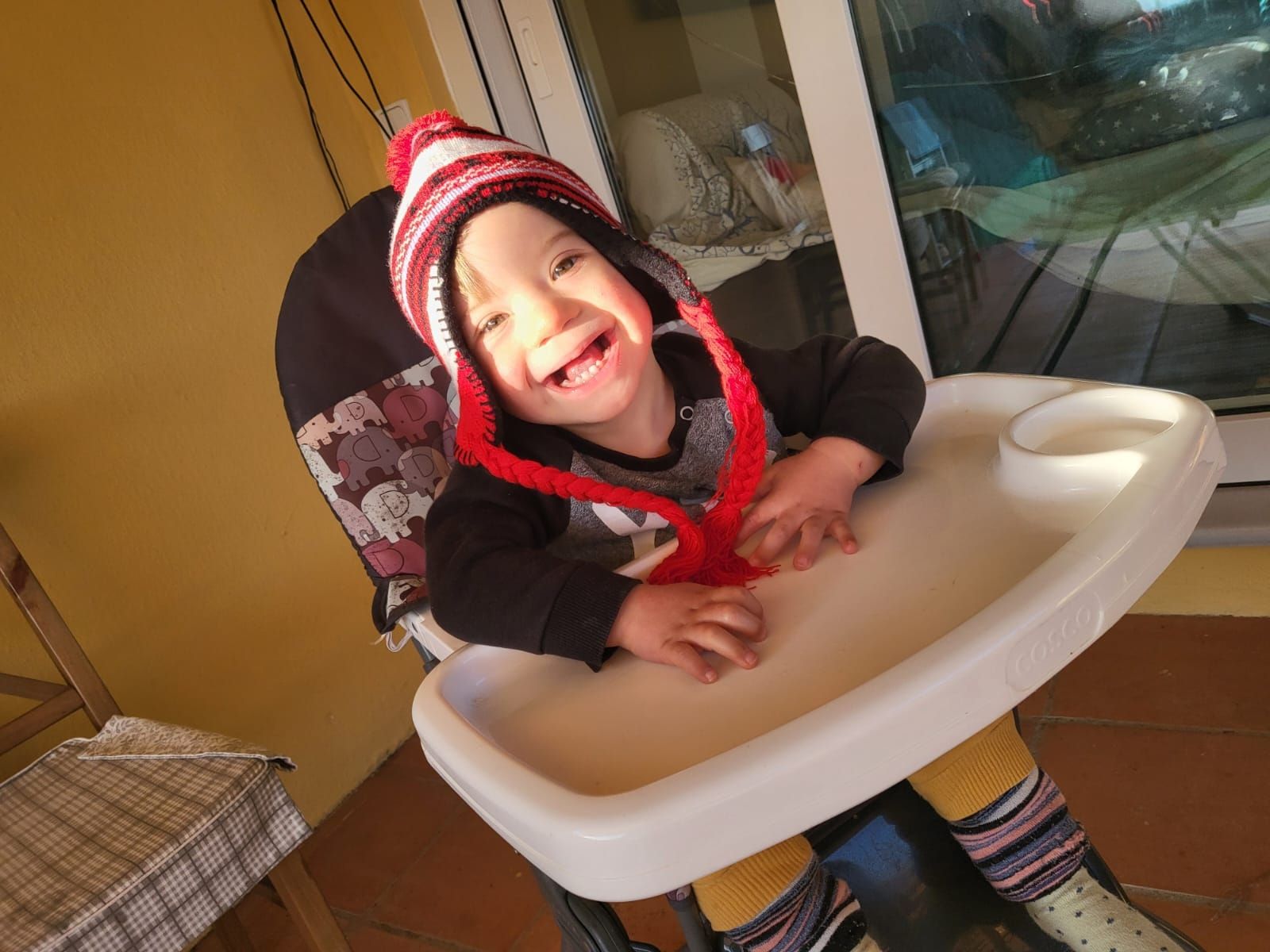 Allen tiene una sonrisa capaz de iluminar cualquier rincón oscuro de cualquier alma.