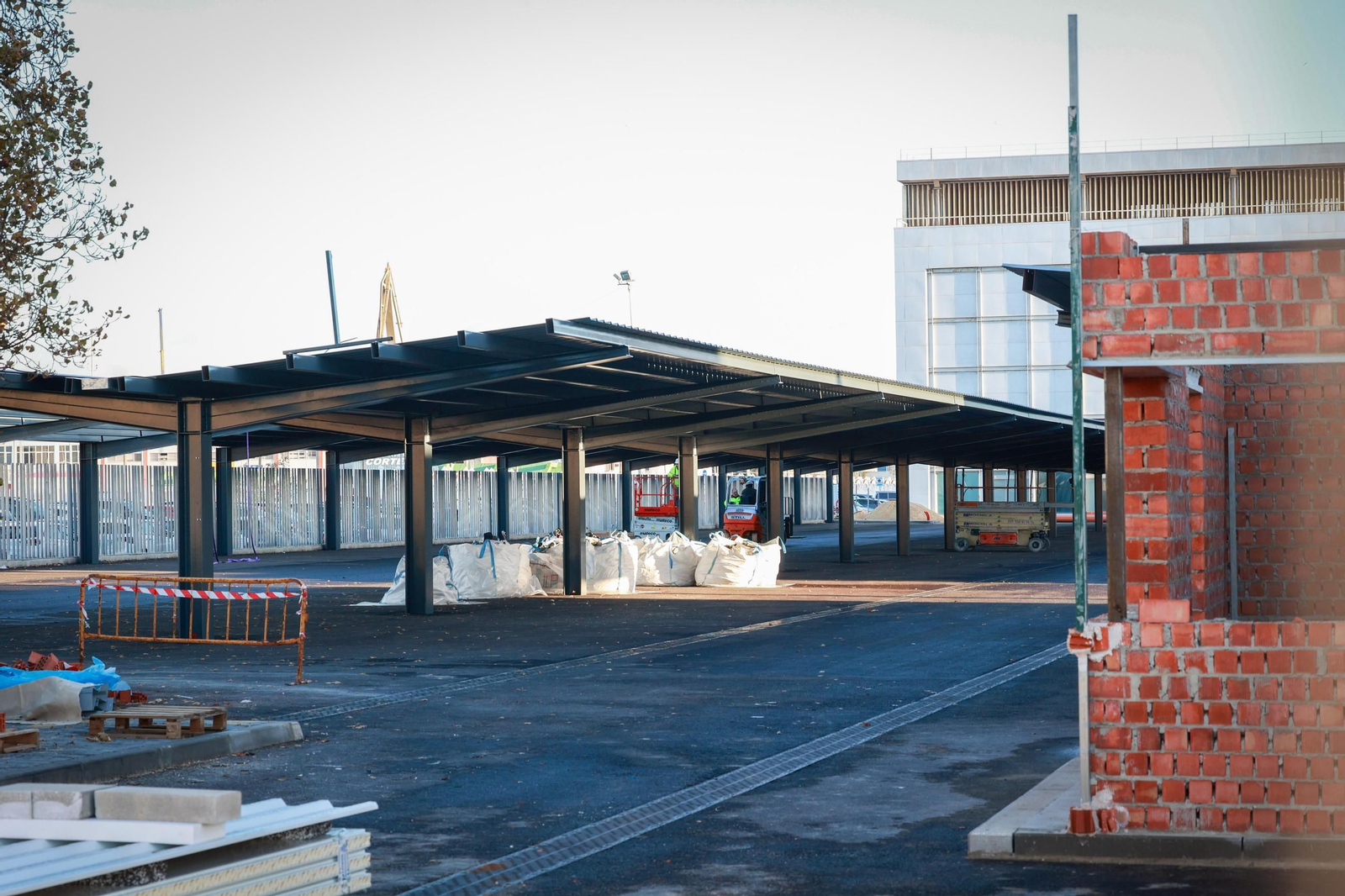 Así está quedando el nuevo aparcamiento que abrirá el día 24 en Cádiz.