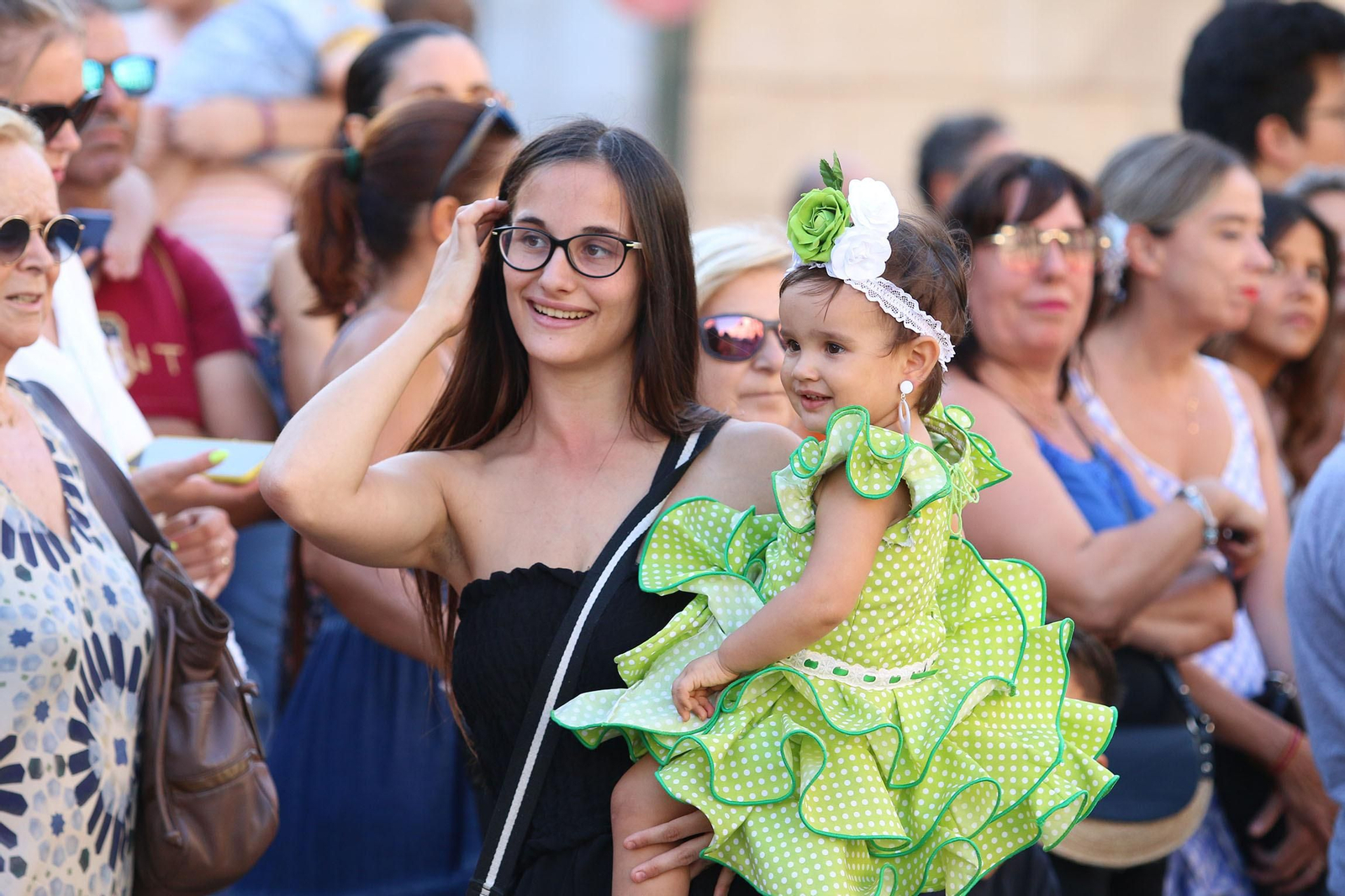 La Batalla de las Flores ha regresado inundando Almería de claveles