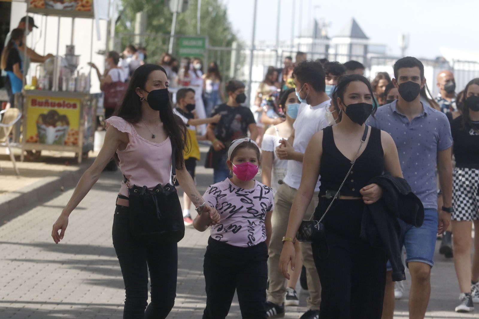 Primera jornada en el parque de atracciones de El Arenal, en imágenes