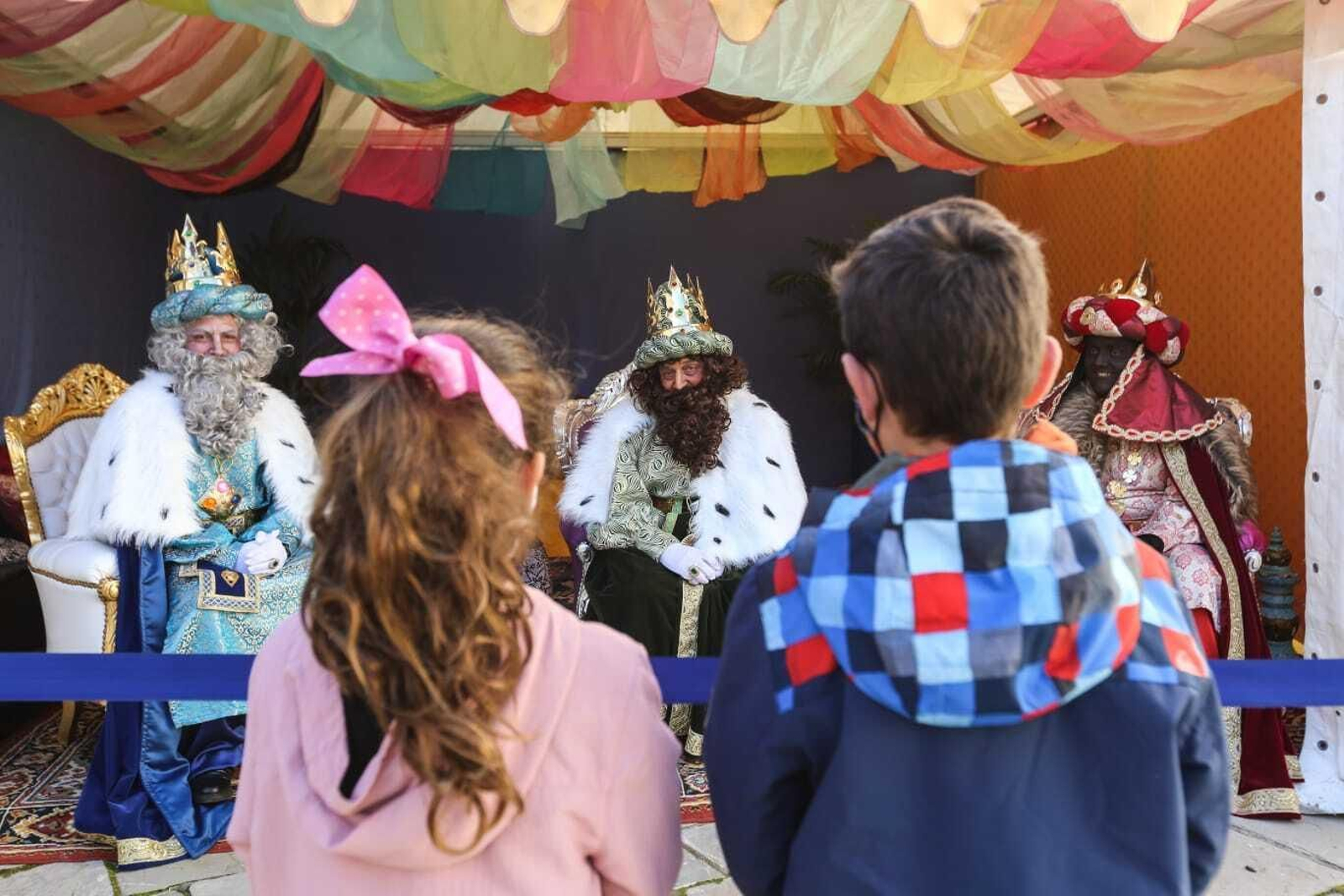 Primeras visitas a los Reyes Magos en San Fernando.