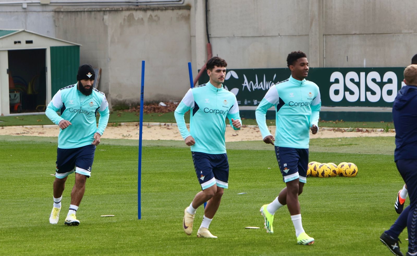 Las fotos del primer entrenamiento de Johnny Cardoso con el Betis