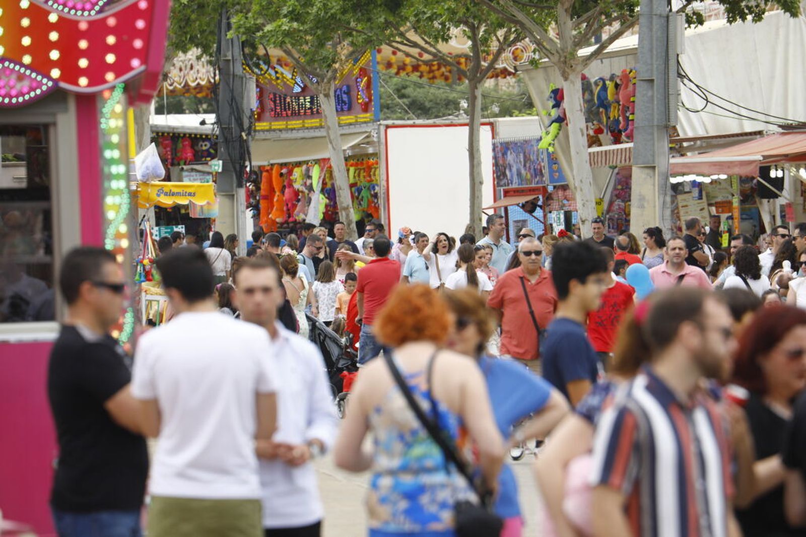 La calle del Infierno, llena.