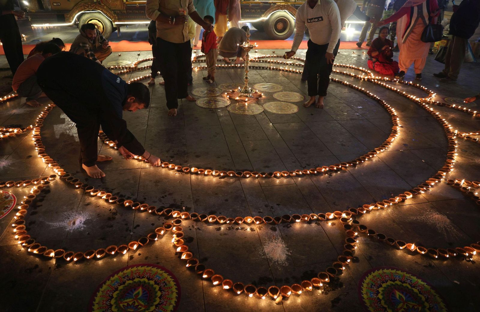 Las preciosas imágenes de la celebración del Diwali en India: un festival de luz y color