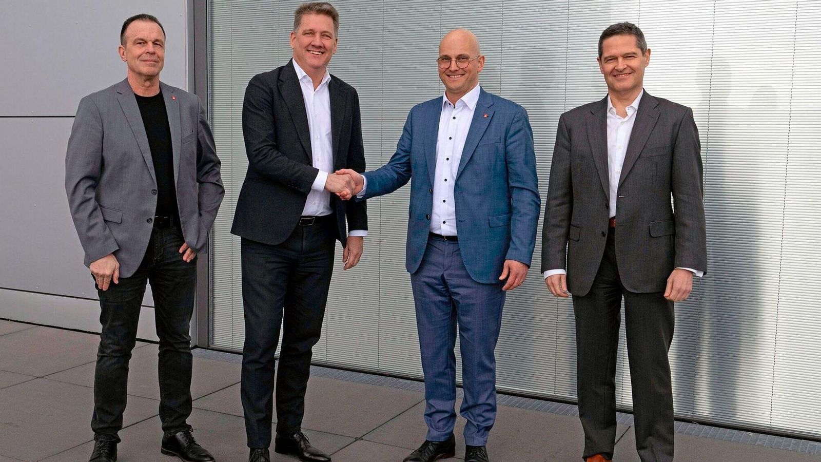 Rainer Schirmer, vicepresidente del comité de empresa, Gernot Döllner, director general, Jörg Schlagbauer, presidente del comité de empresa, y Xavier Ros, miembro del consejo de administración de Recursos Humanos (de izquierda a derecha).