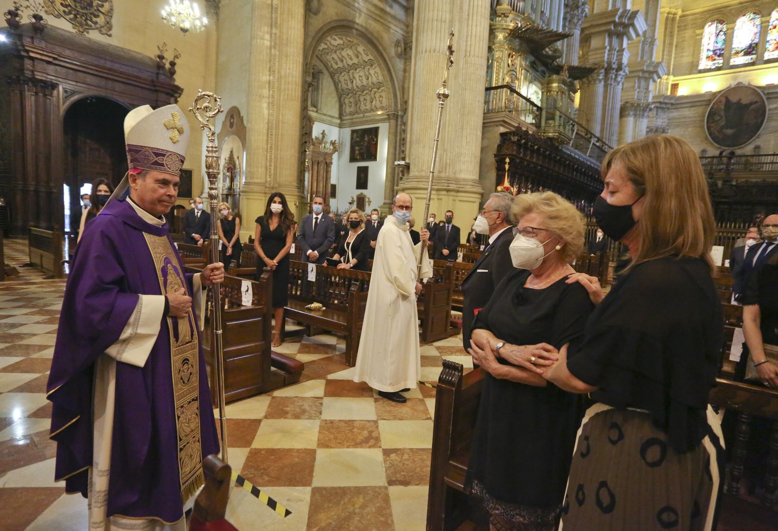 Las fotos del funeral en la Catedral de Málaga por los fallecidos con coronavirus.