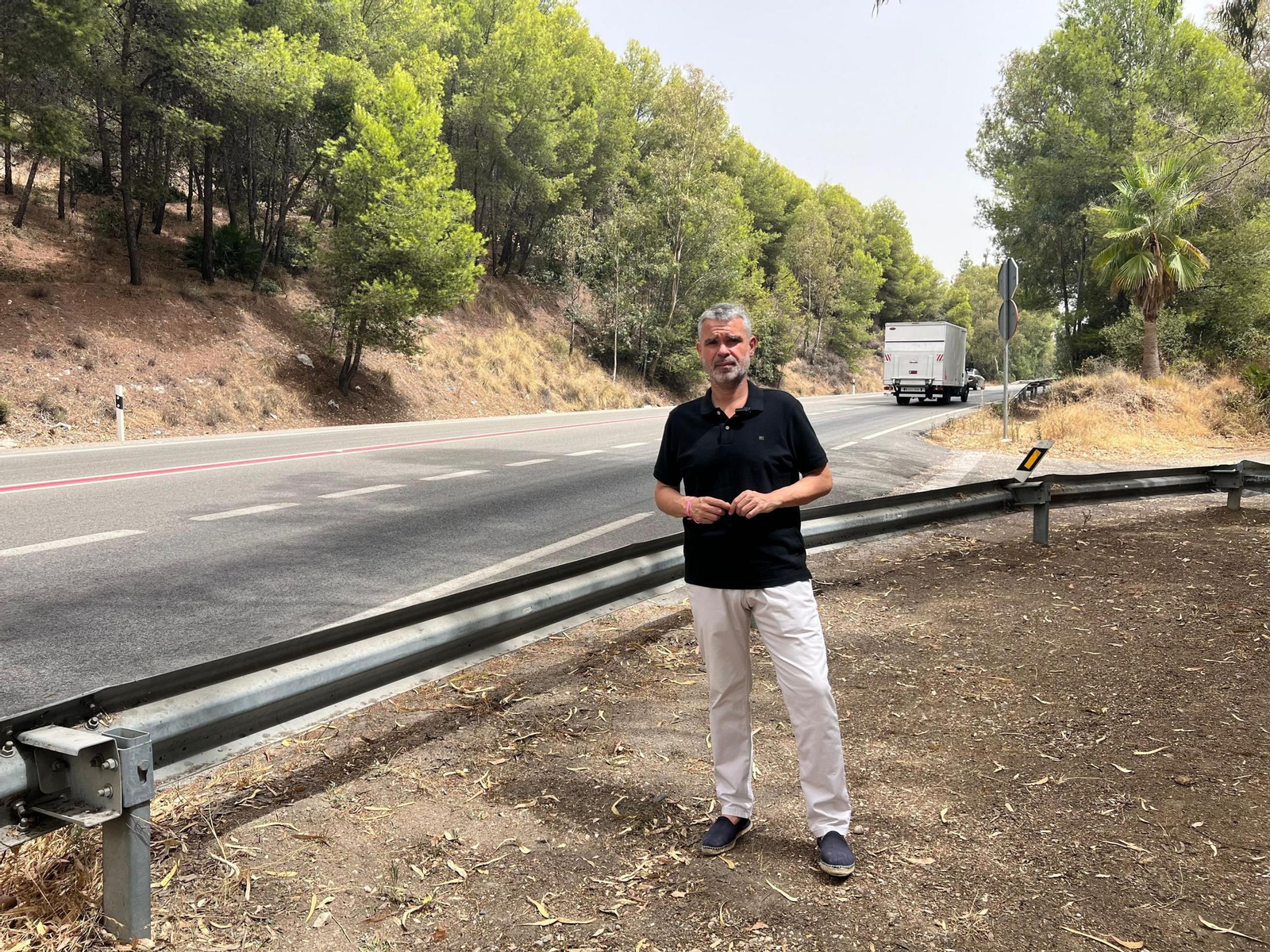 El secretario de Organización del PSOE de Málaga, José Bernal, en una imagen de archivo junto a una carretera.
