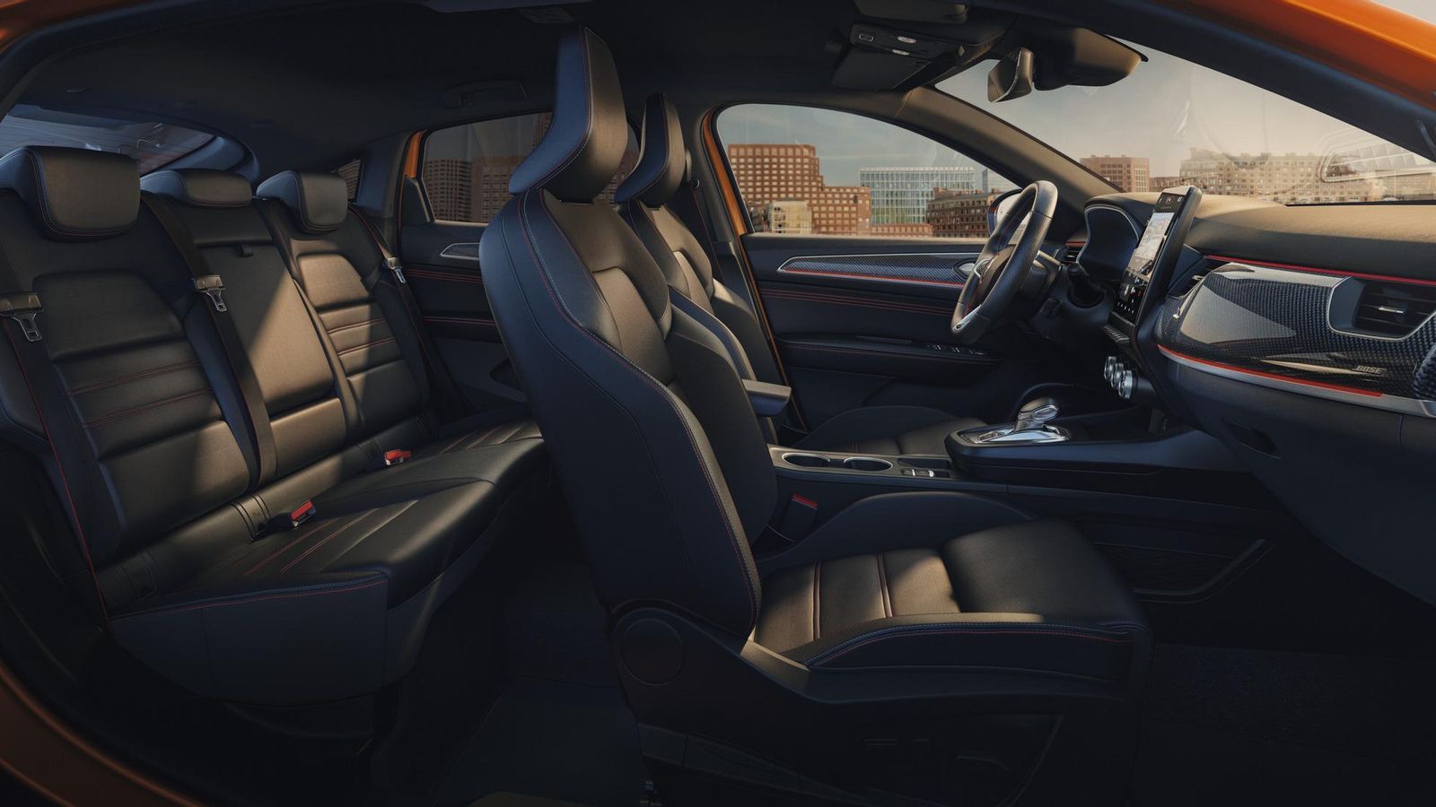 La batería de 12 voltios del sistema micohíbrido que acompañará al motor de 160 CV va situada bajo el asiento del copiloto.