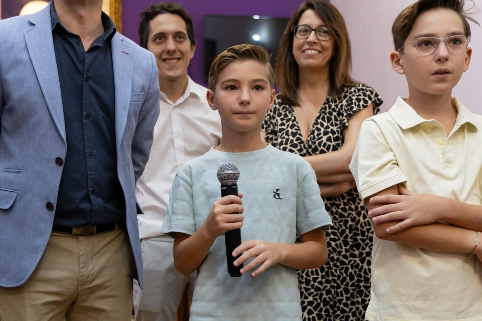 Recibimiento en el Salón de Plenos del Ayuntamiento de Lucas Paulano, el joven talento ganador de La Voz Kids 2025
