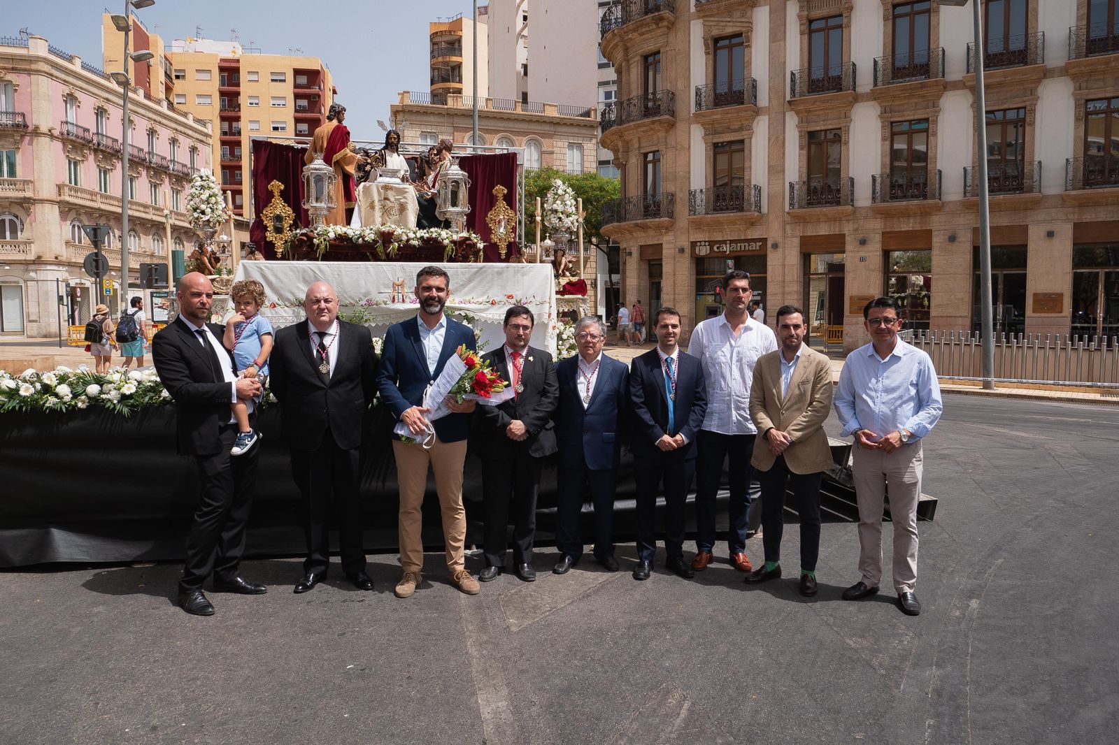 El Alcalde realizó una ofrenda floral a la Santa Cena