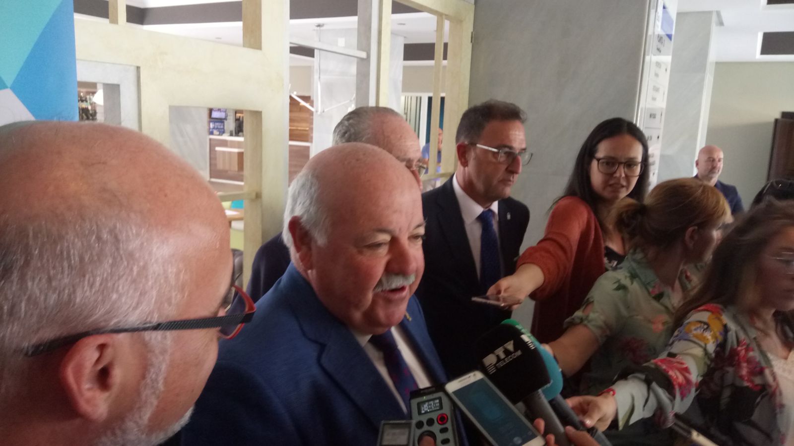 El consejero de Salud asegura que tercer hospital en Málaga va "a velocidad de crucero".