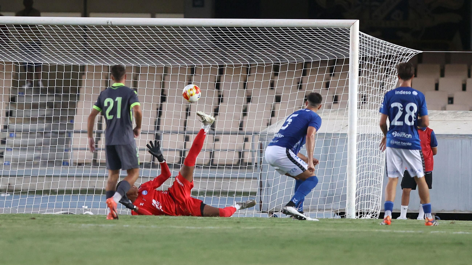 Imágenes del amistoso entre el Xerez DFC y el Ceuta B en Chapín