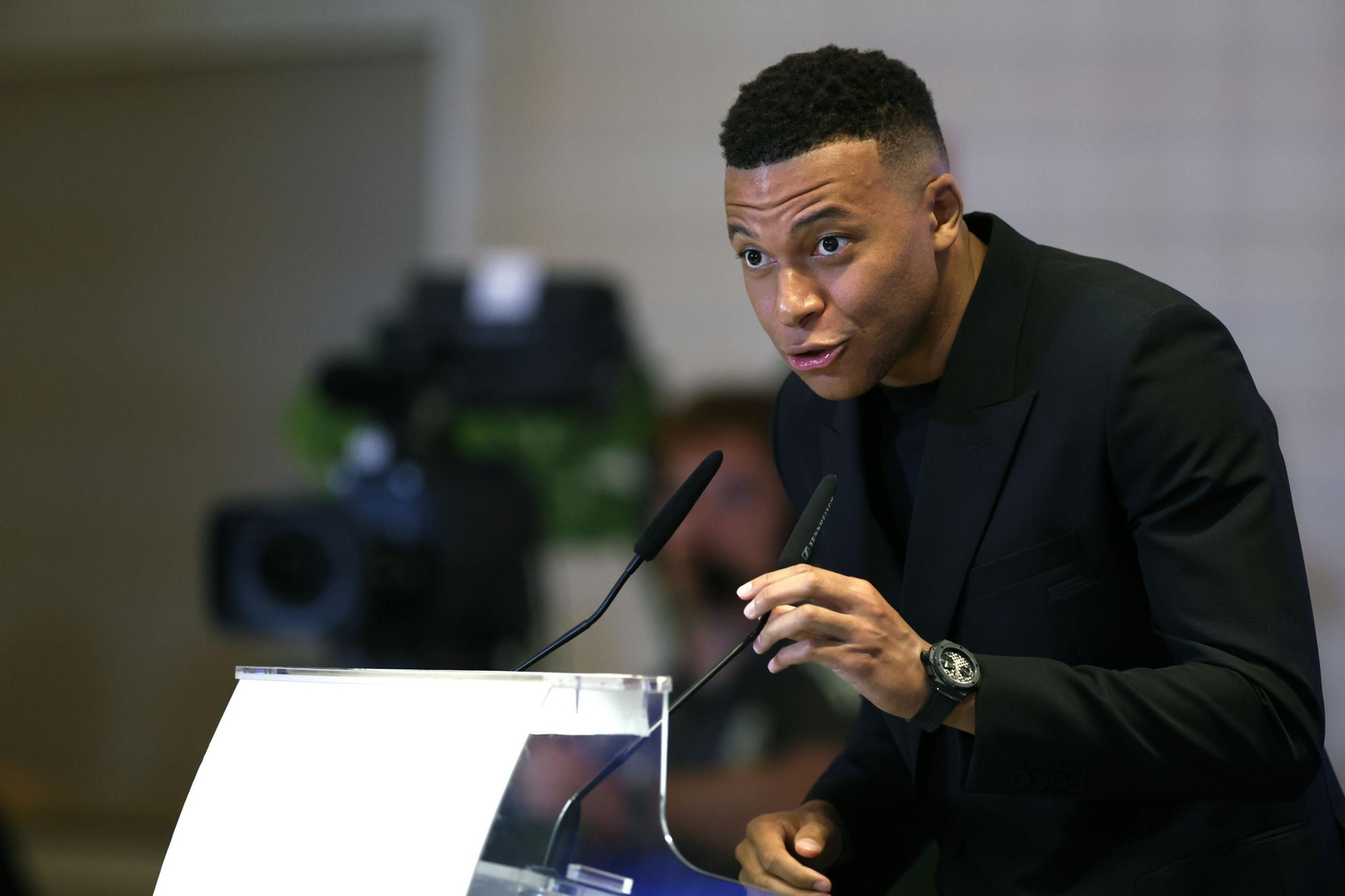 La entrega de la Bota de Oro a Mbappé, en imágenes