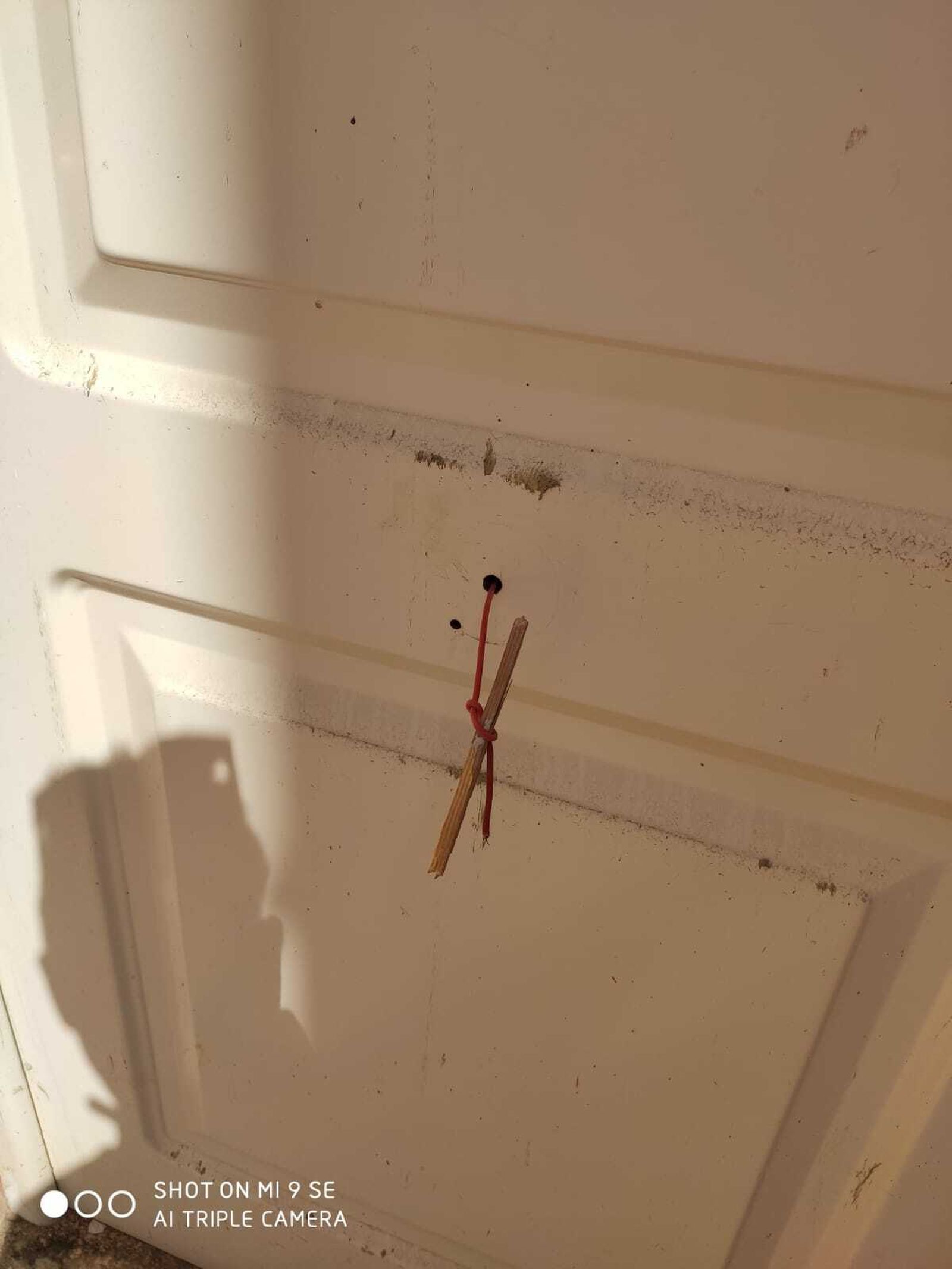 Detalle en la puerta de uno de los inmuebles okupados.