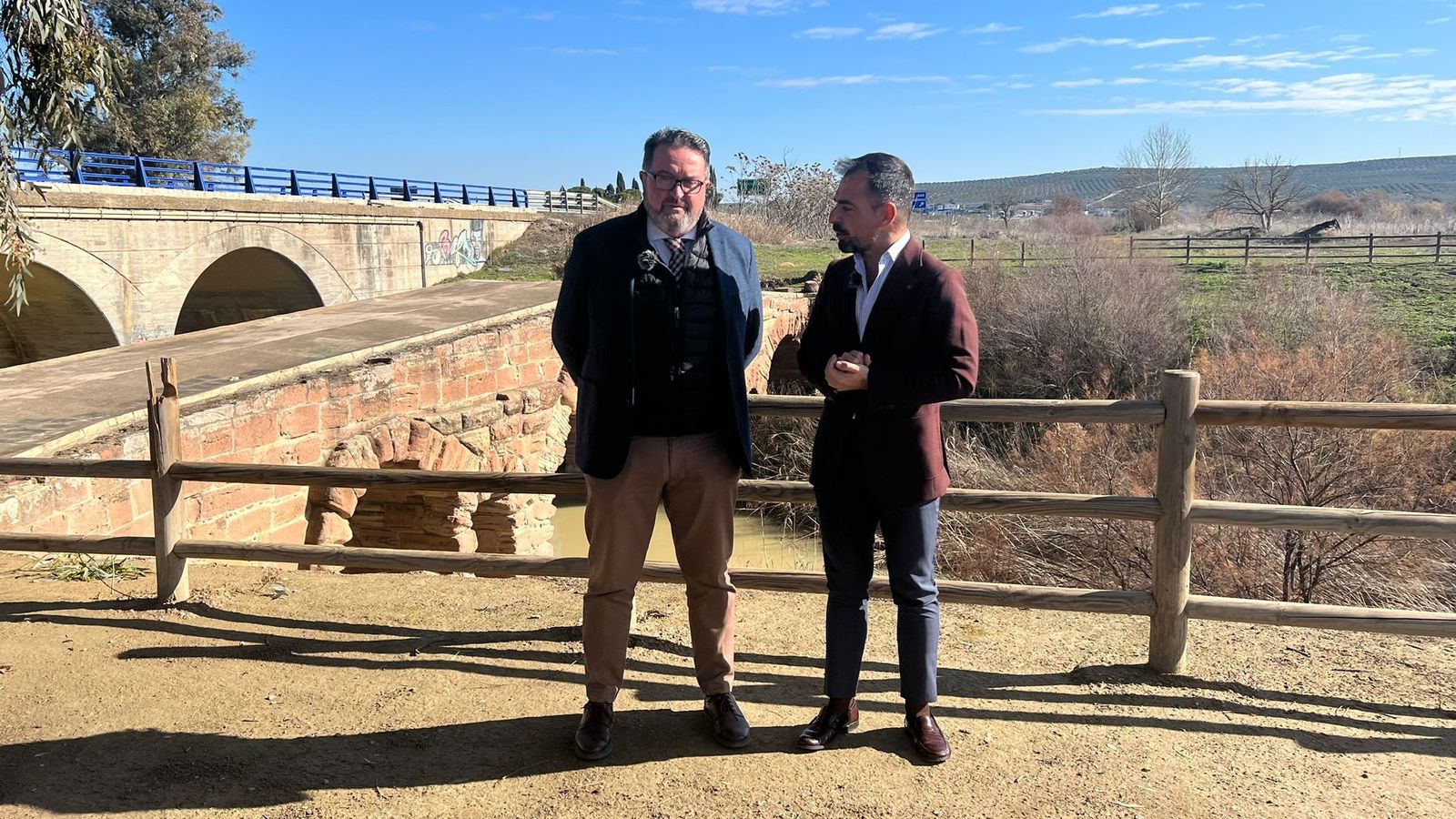 El abogado Juan Grande, junto a Félix Romero.