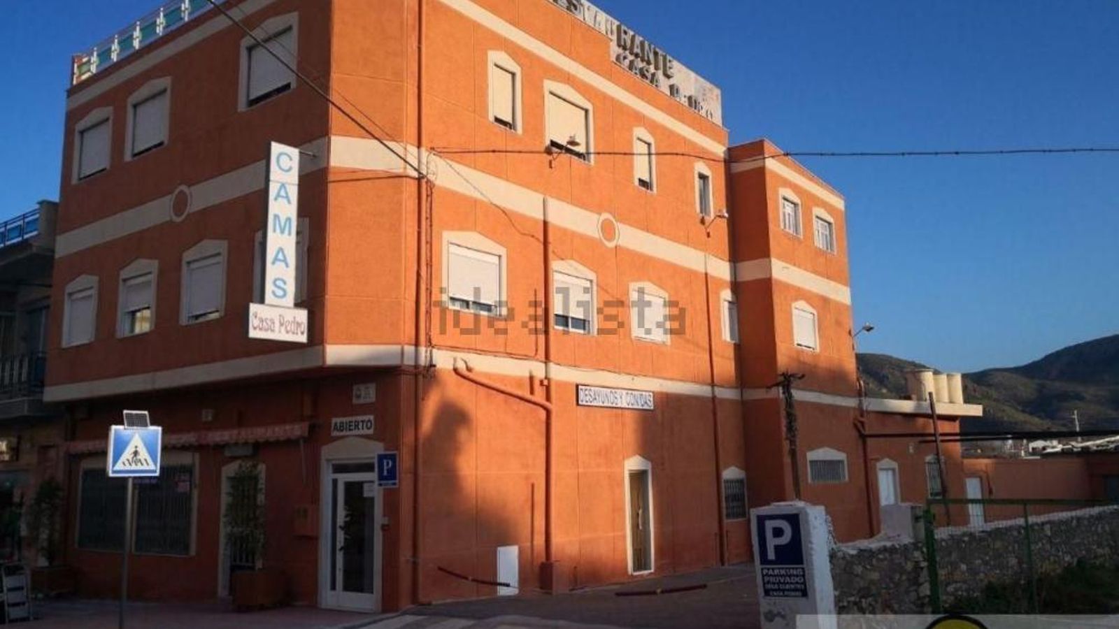 Edificio con restaurante a la venta en Olula del Río.