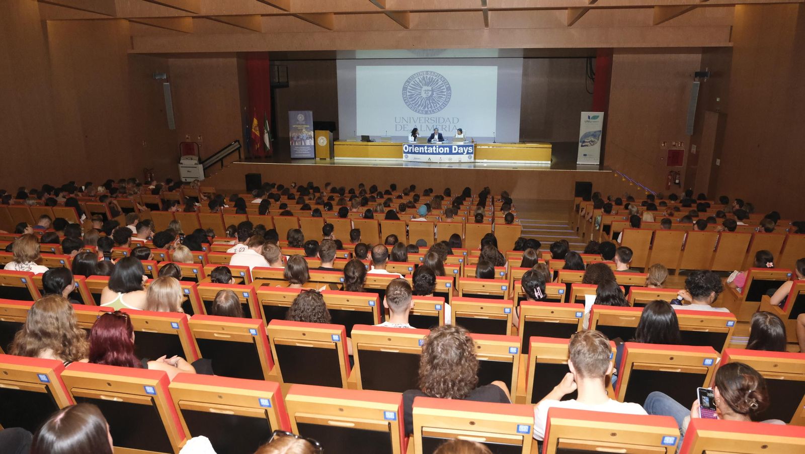 Recepción a los estudiantes extranjeros en la Universidad de Almería-UAL, en imágenes