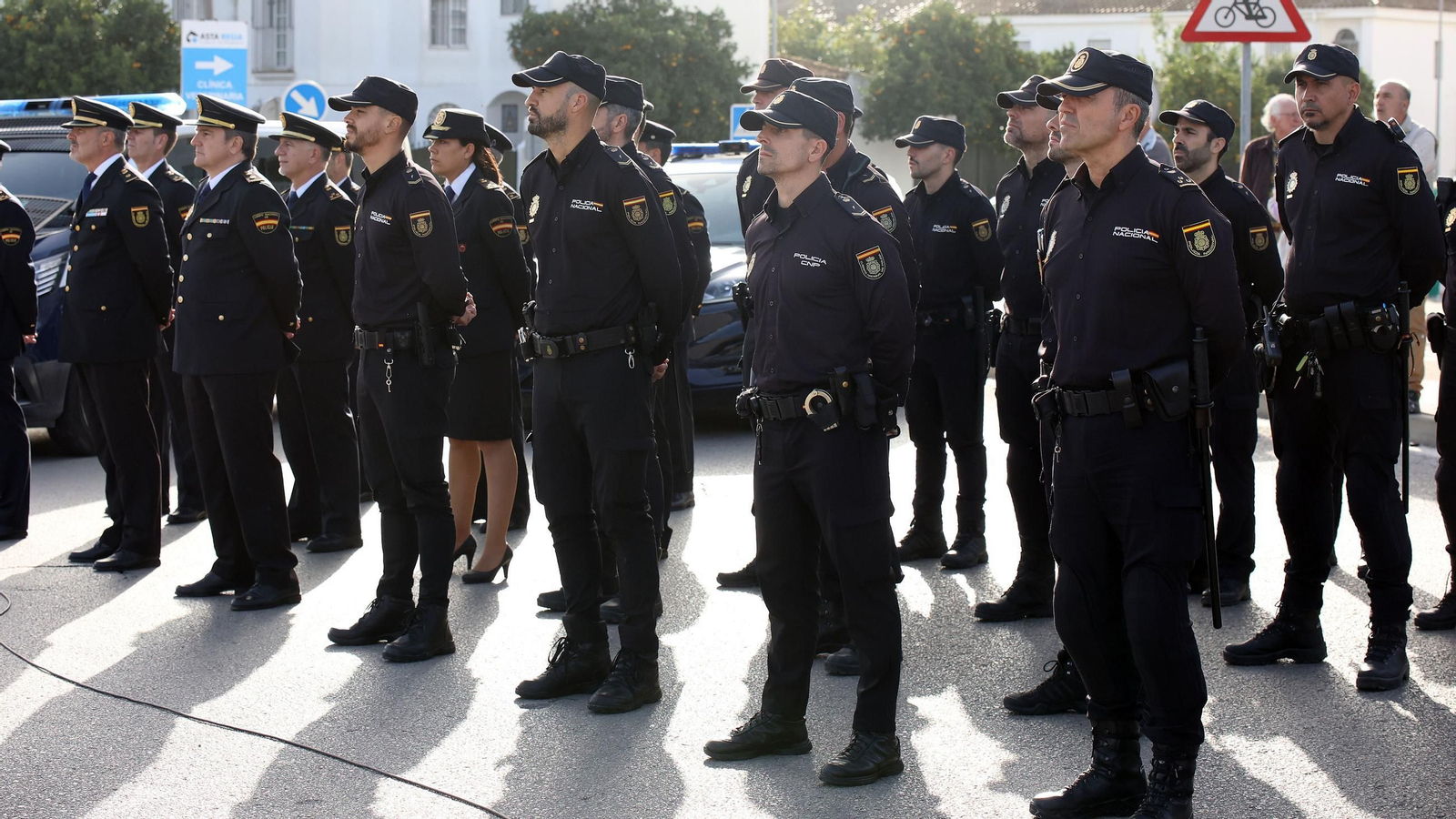 Imágenes de la inauguración de la rotonda de la Policía Nacional en Jerez