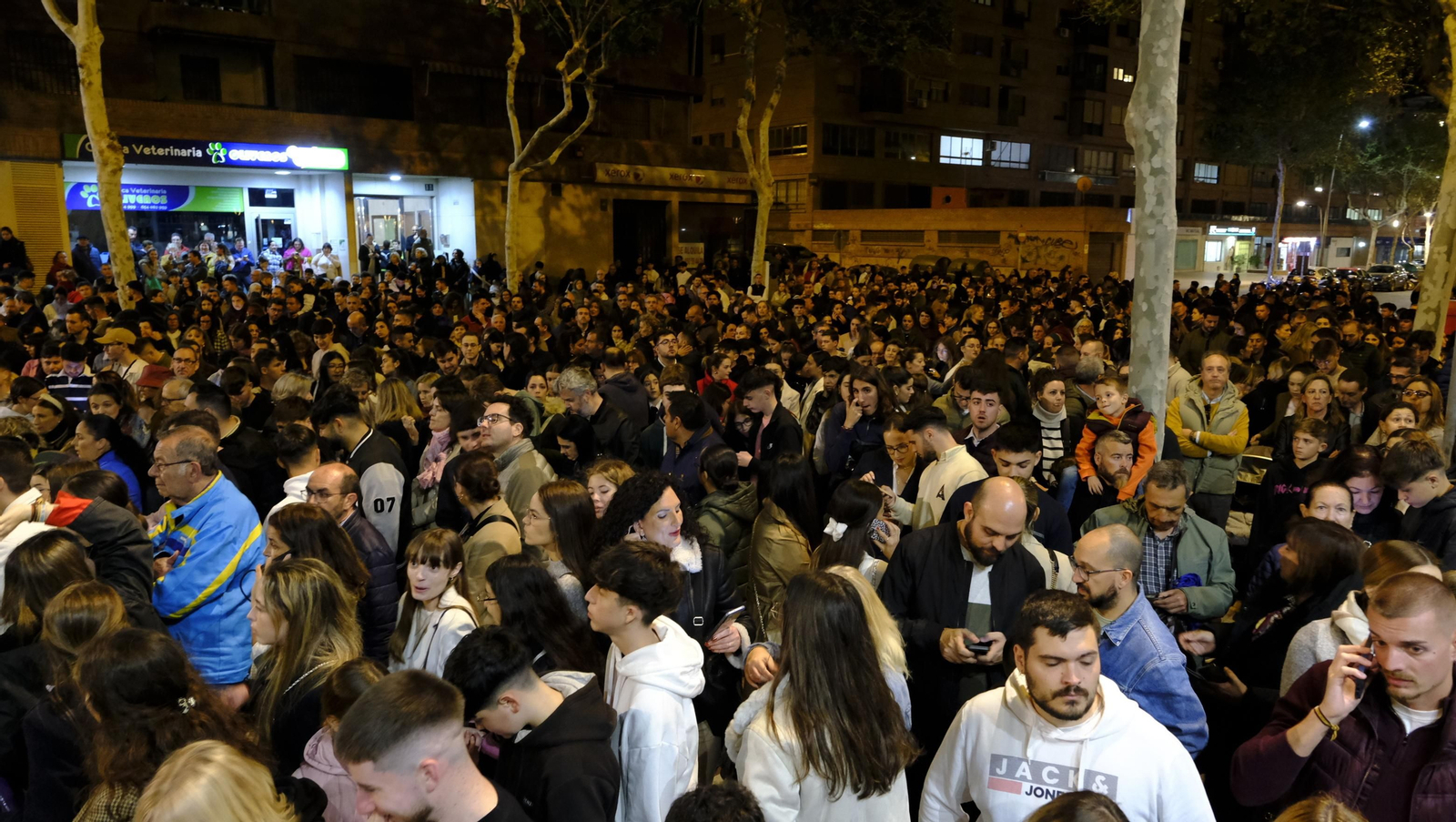 Pasión vuelve a su Iglesia de Santa Teresa azotada por la lluvia