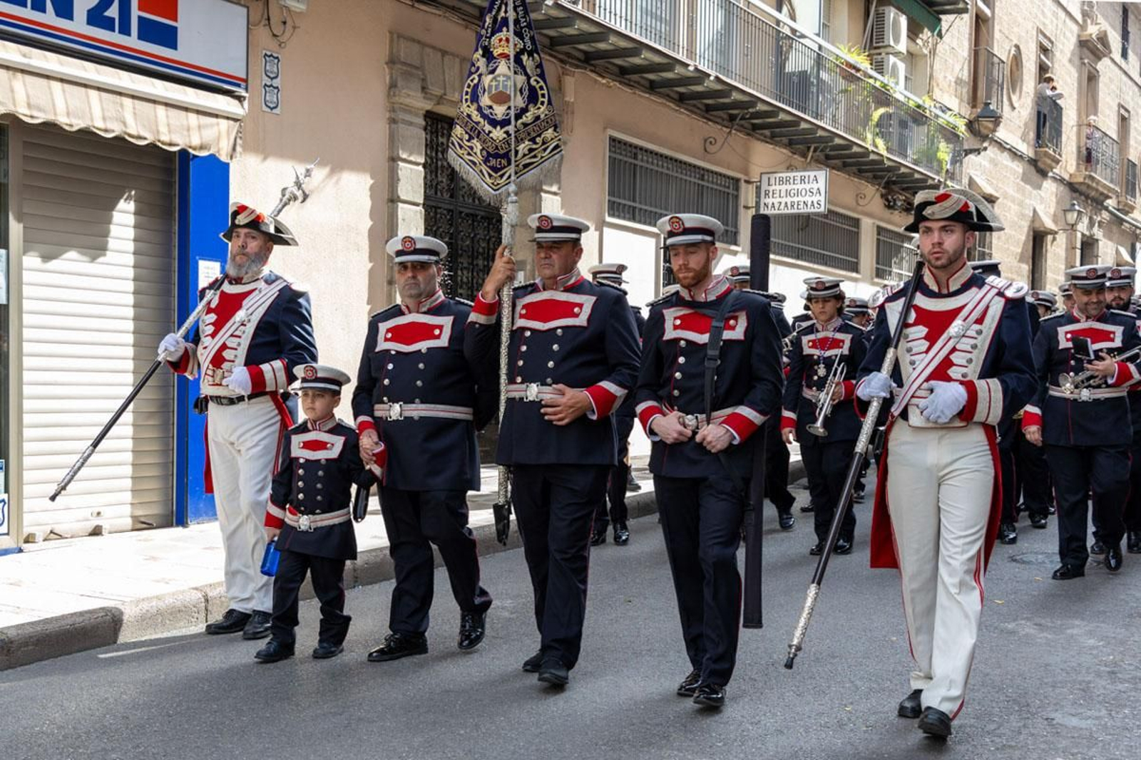 Los jiennenses arropan a las tres cofradías de la tarde en un Domingo de Ramos más caluroso de lo esperado (I)