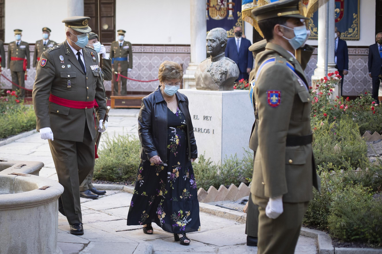 Fotos: la fiesta nacional se celebra en el Madoc de Granada con el izado de la bandera