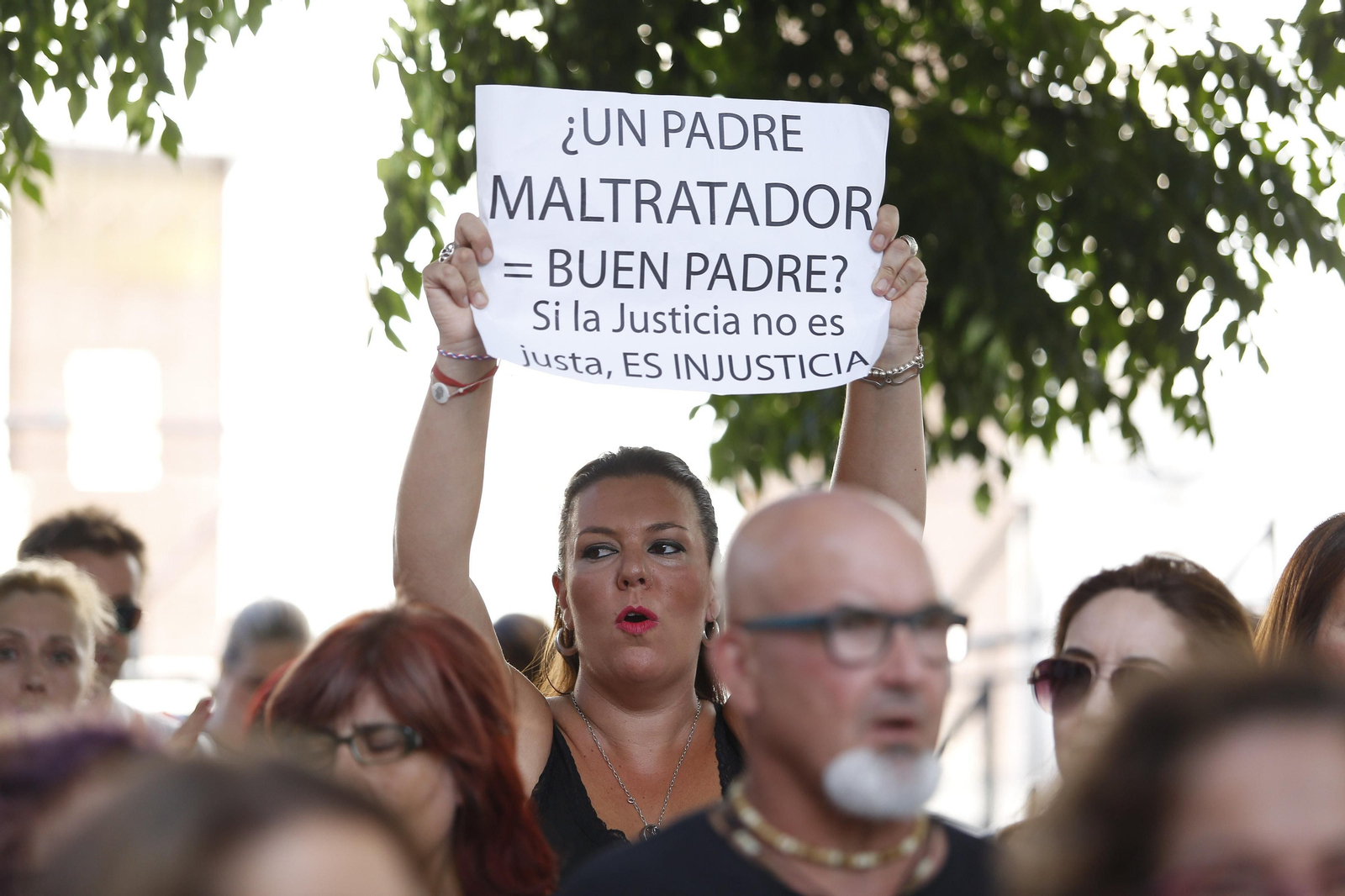 Concentración en apoyo a Juana en Maracena tras conocerse la sentencia.