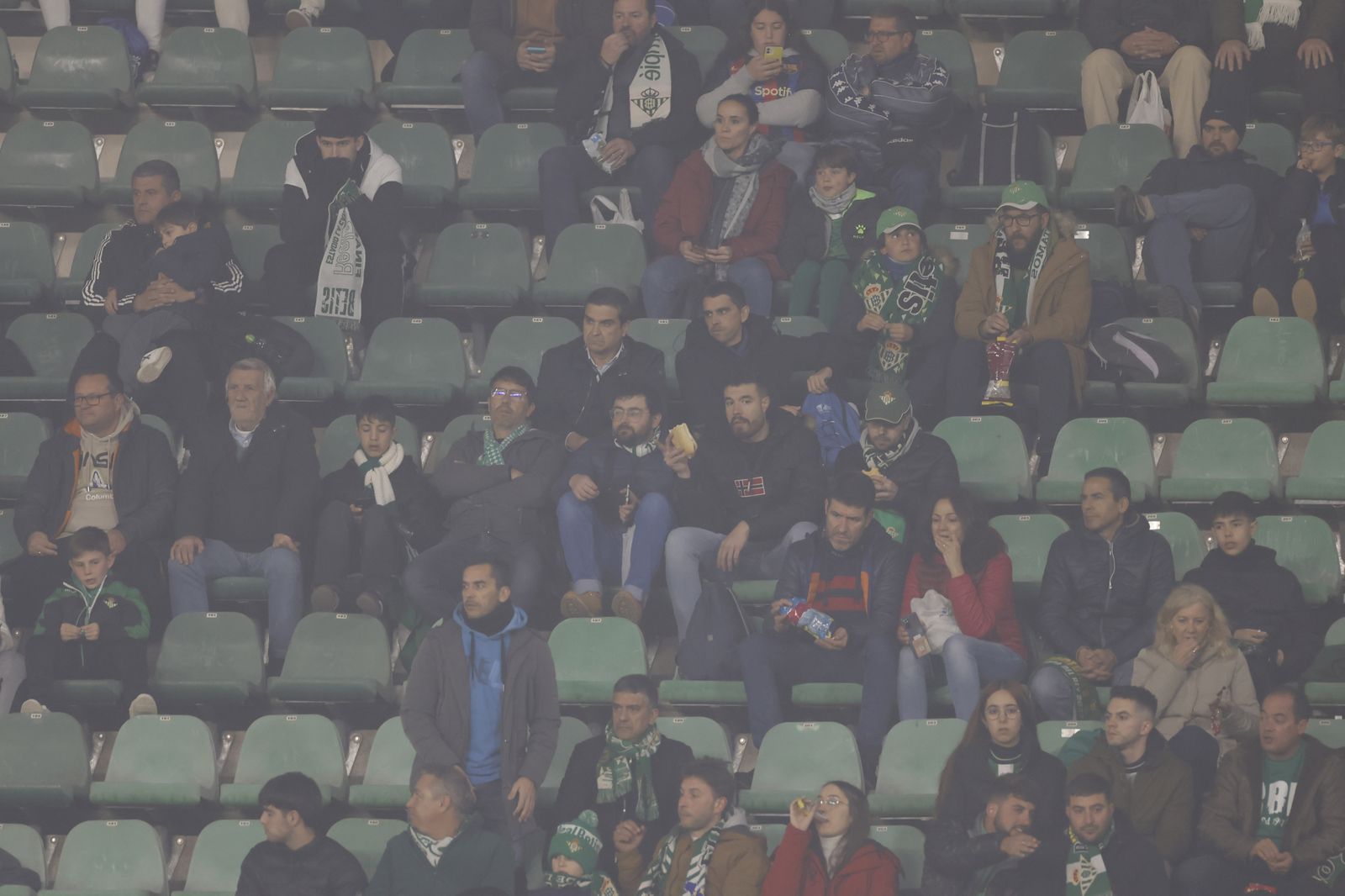 Búscate en las fotos del Betis-Barcelona