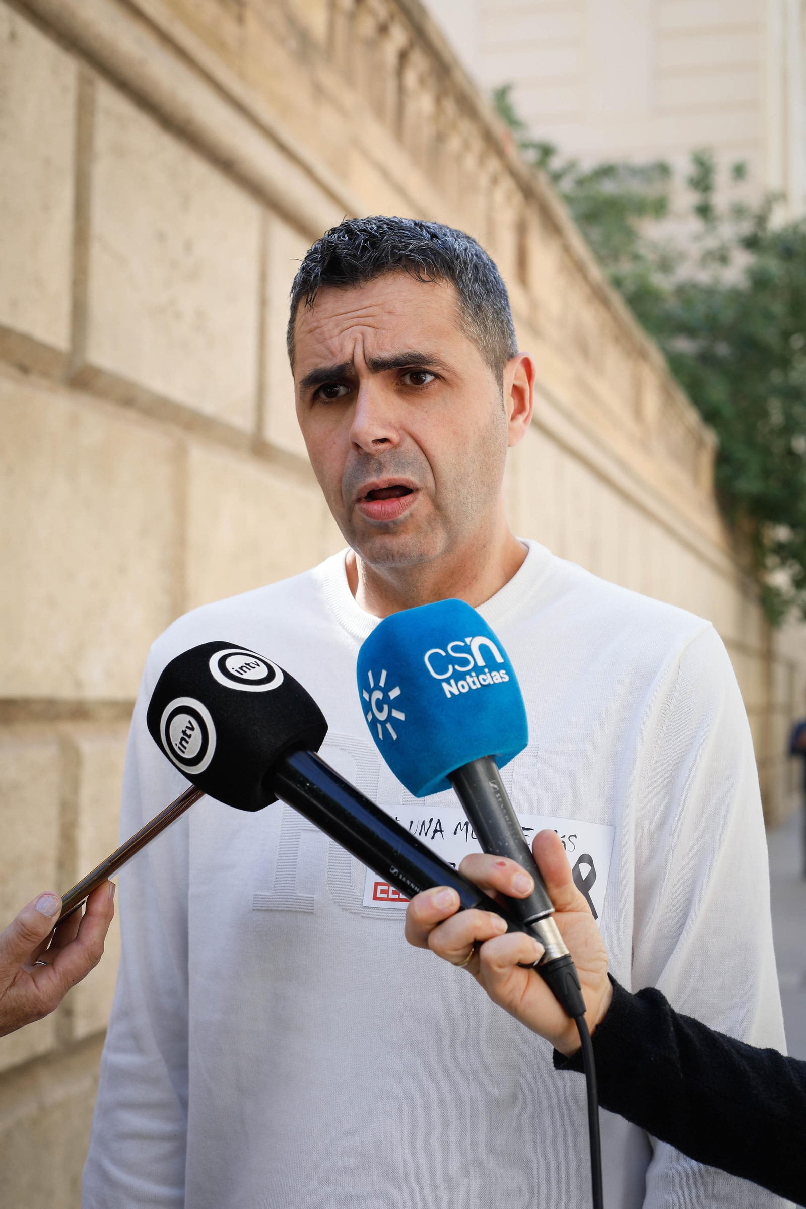 Imágenes de la concentración por muerte de un trabajador en accidente laboral