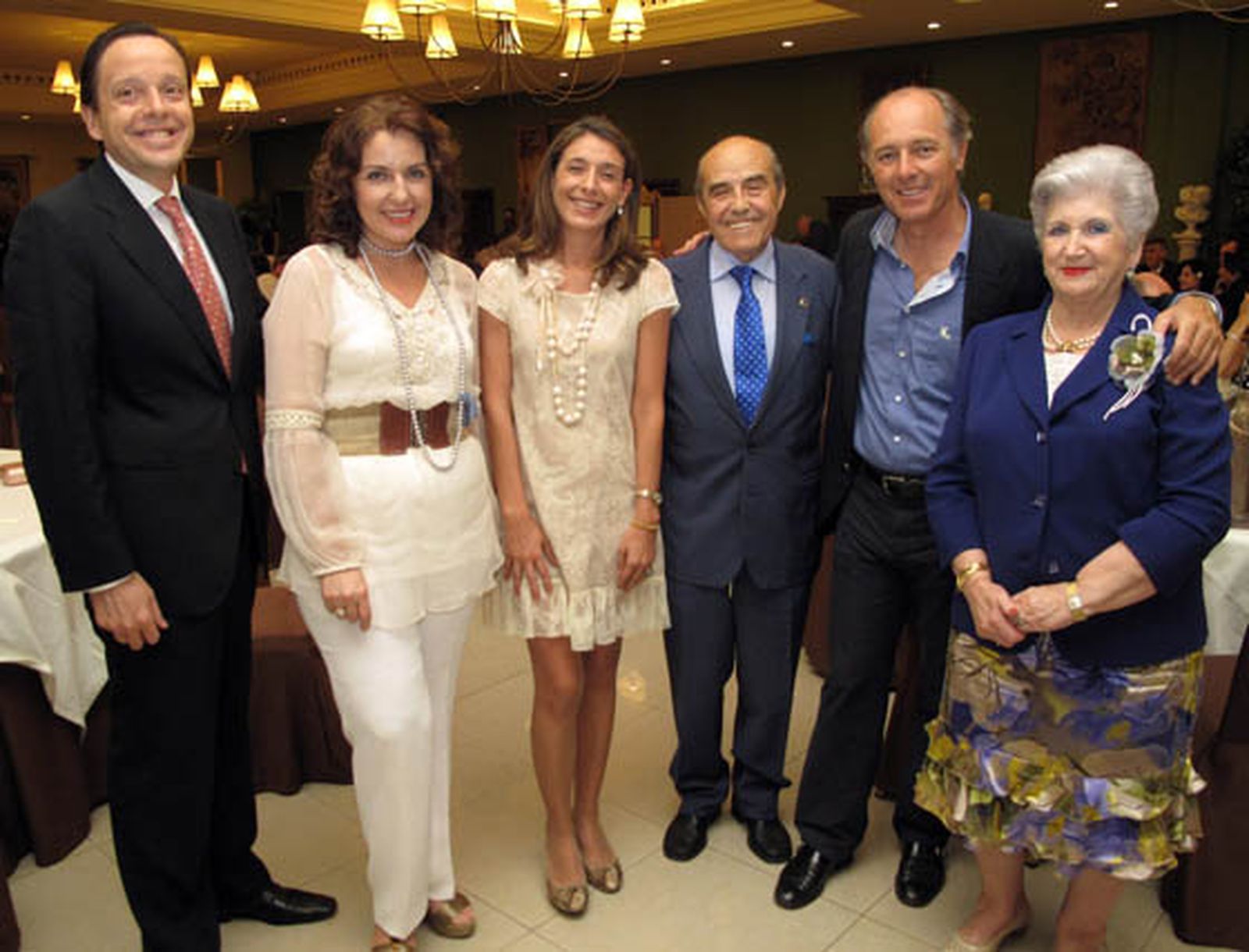 Antonio Jesús Calero, Laura Robles, Carmen Pérez, Juan Robles (Club de Leones), José Manuel Soto y Paquita Cruzado.

Foto: Victoria Ramírez