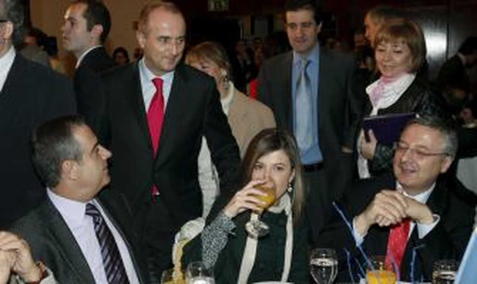 Blanco corrige a Sebastián e intenta calmar a la banca