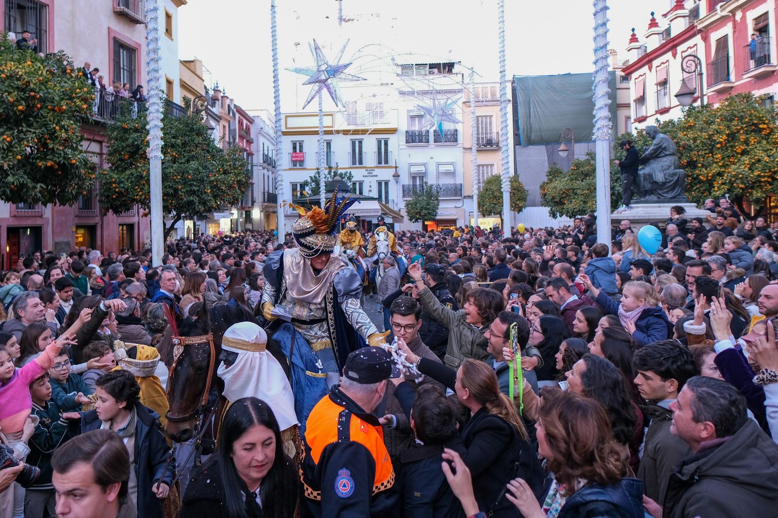 Fotos del Heraldo de los Reyes Magos en la recogida de llaves de la ciudad