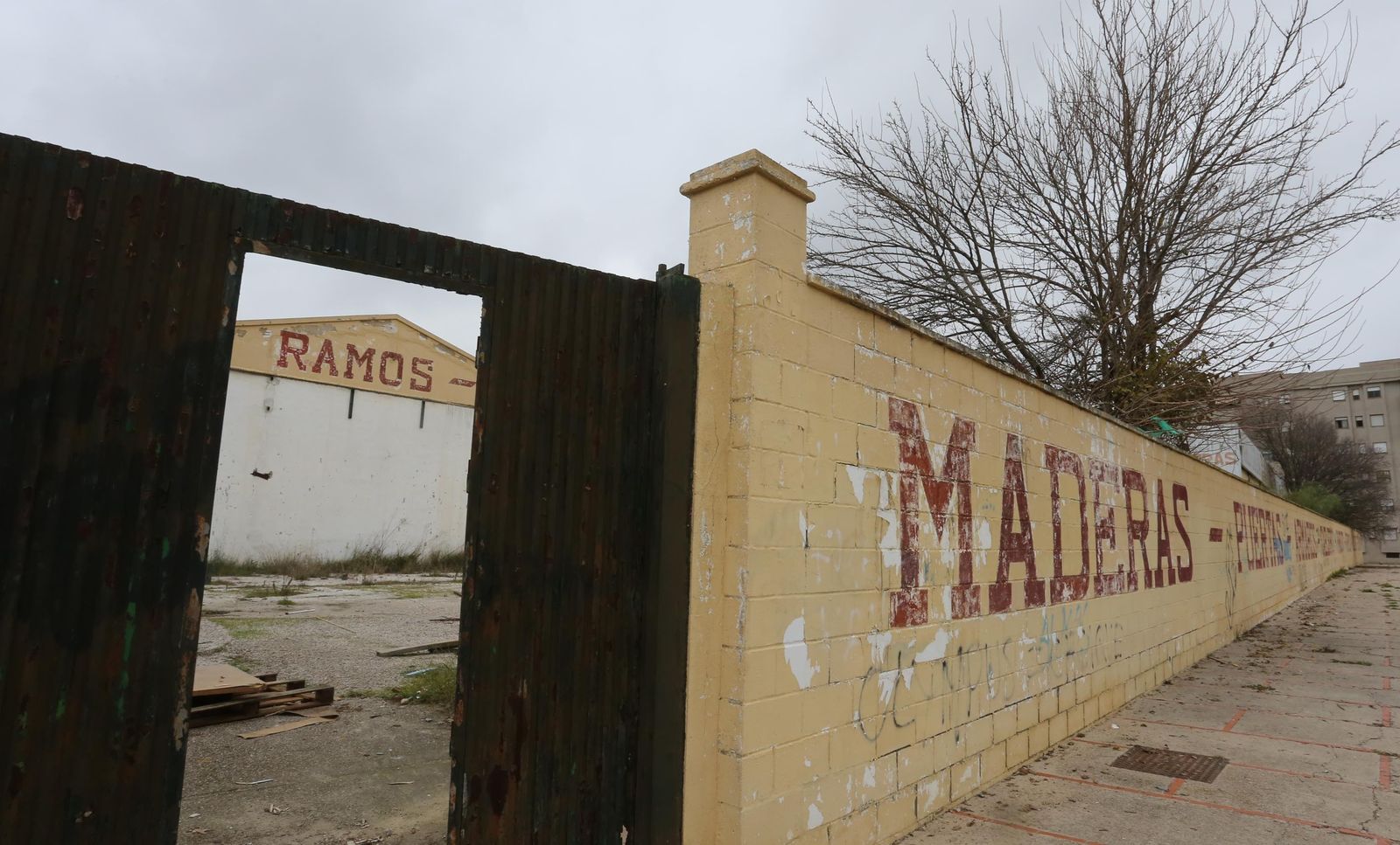 Expolian e incendian las antiguas instalaciones de Ramos-Catalina