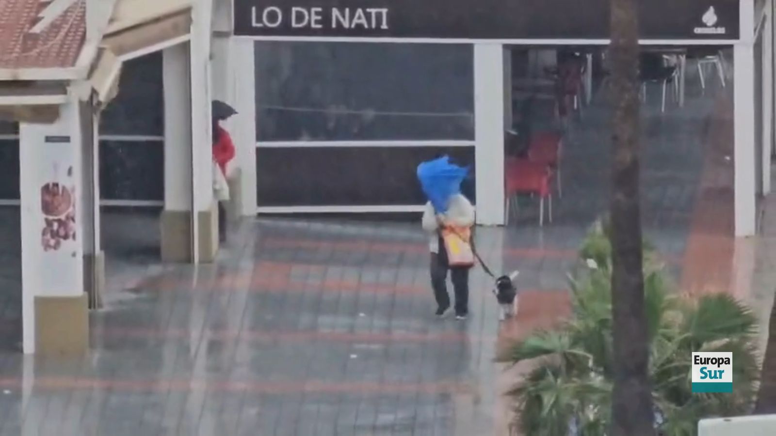 Así ha golpeado la borrasca Leonardo al Campo de Gibraltar: lluvia y viento en plena hora punta.
