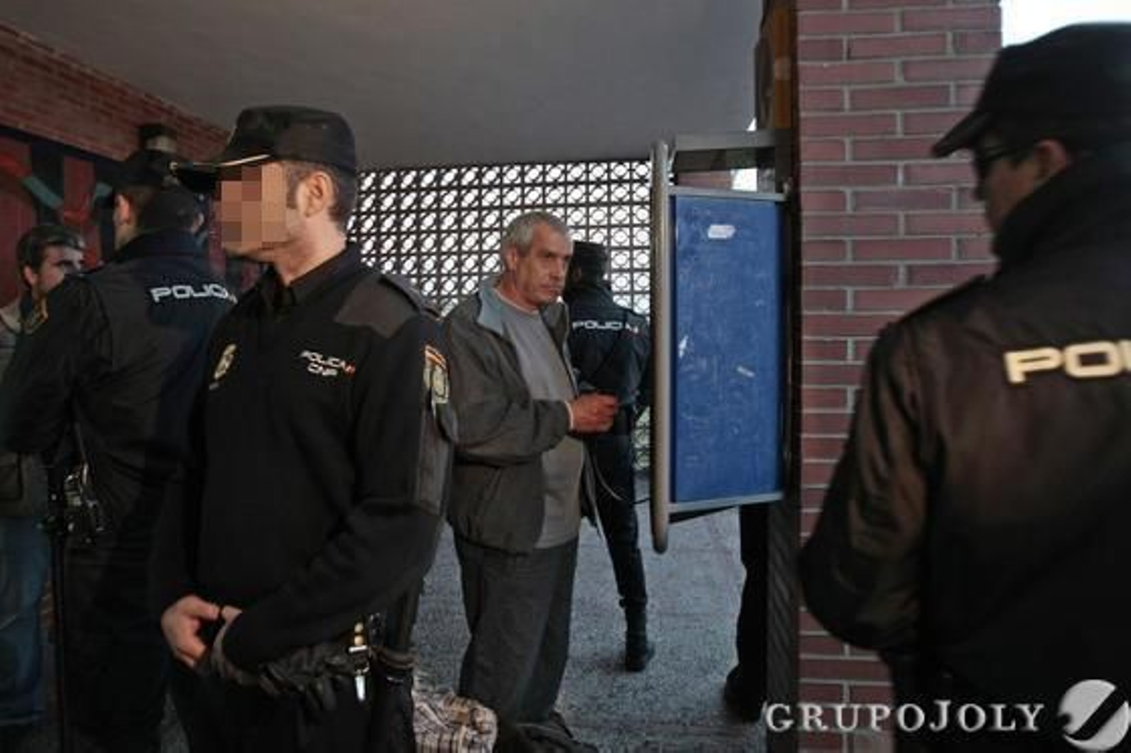 El etarra Fernández Larrinoa sale de la prisión de Puerto I. 

Foto: Fito Carreto