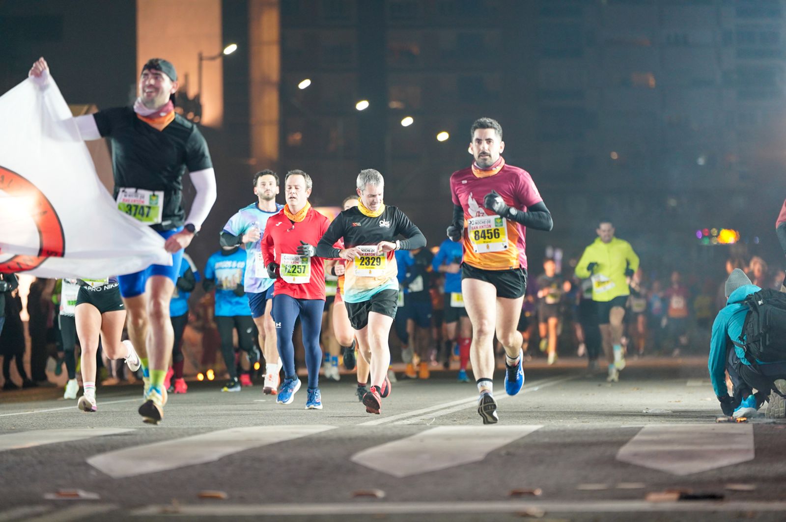 En imágenes: búscate en tu llegada a meta de la Carrera de San Antón 2026 (10)