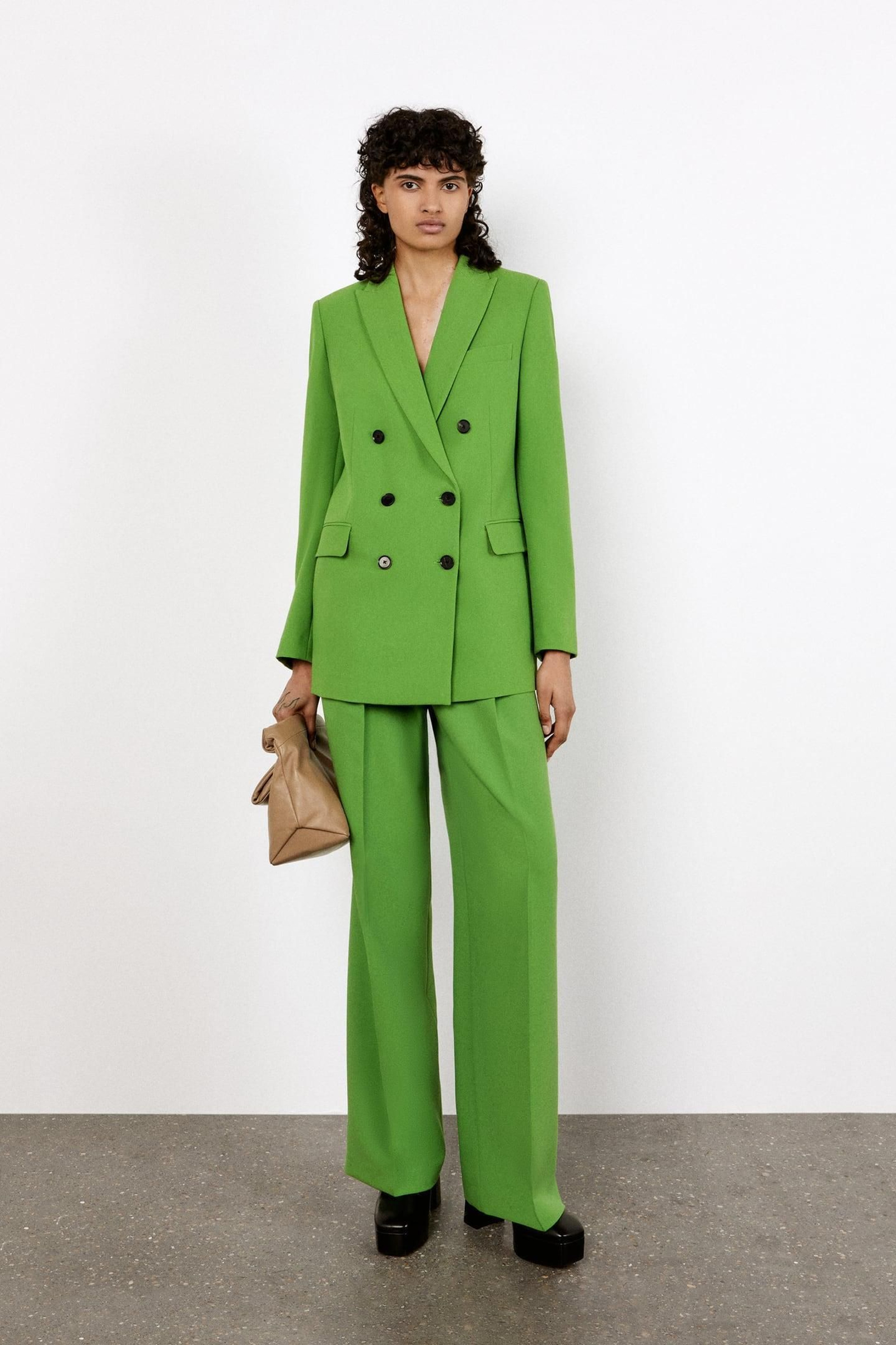 Traje de chaqueta verde de Zara. Traje de chaqueta verde de Zara.