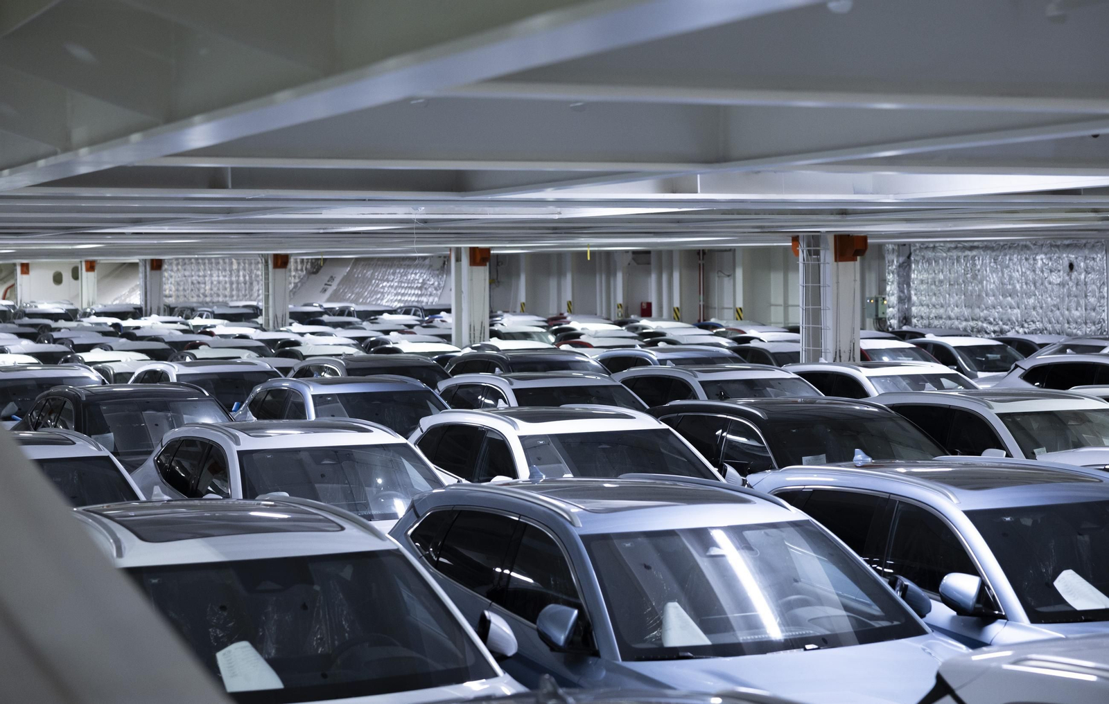 Bruselas sigue adelante con los aranceles a los eléctricos chinos