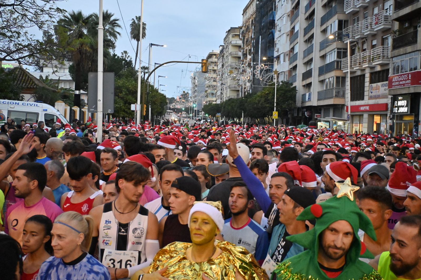 Búscate en las mejores fotografías de la San Silvestre de Huelva 2025