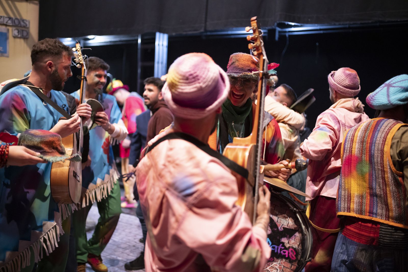Imágenes de la actuación de la comparsa de Huelva "Los garrapatas" en el Carnaval Colombino